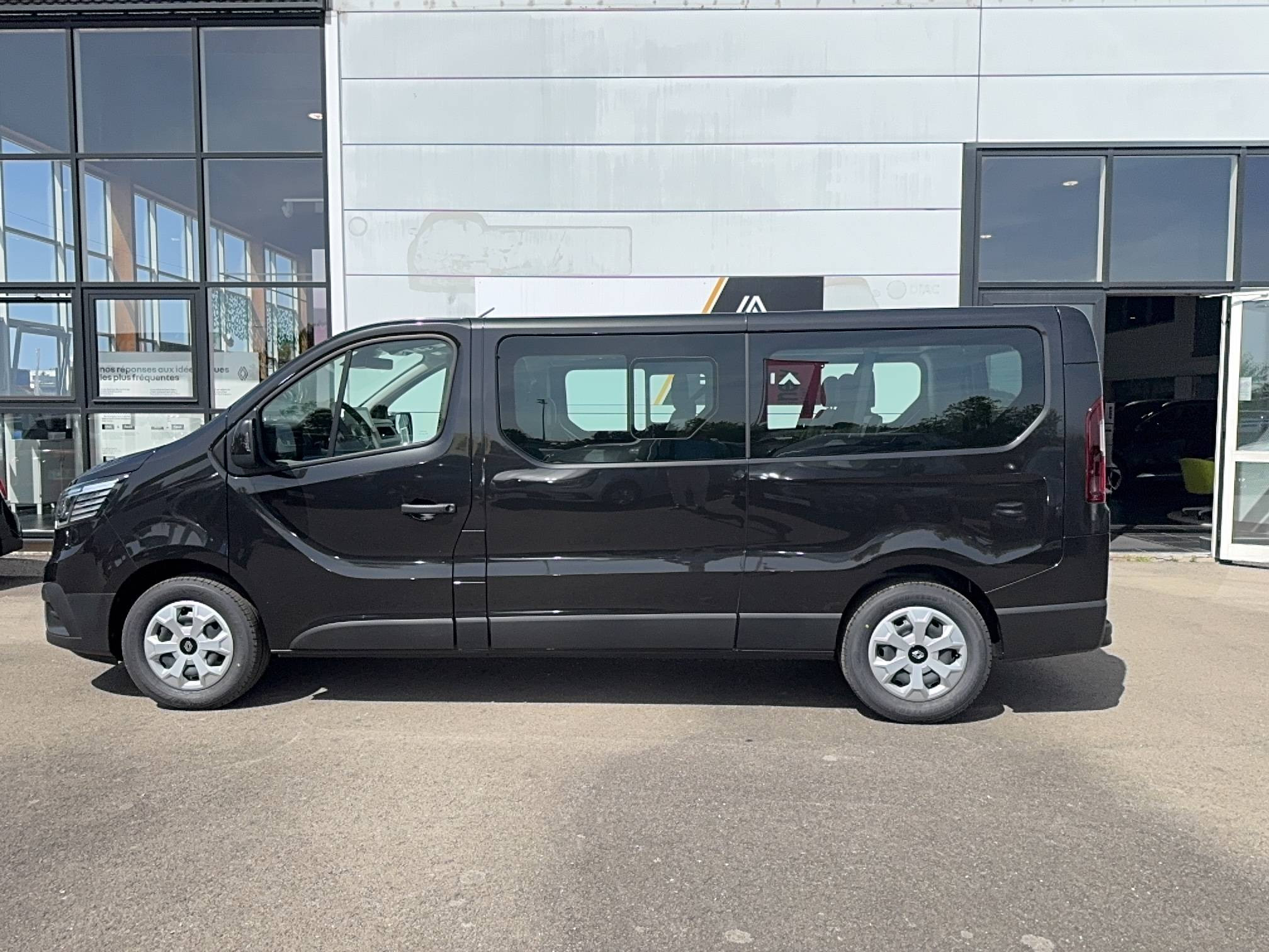 Vente en ligne Renault Trafic 3 Fourgon TRAFIC FG BLUE DCI 150 L2H2 3T GSR2 au prix de 30 990 €
