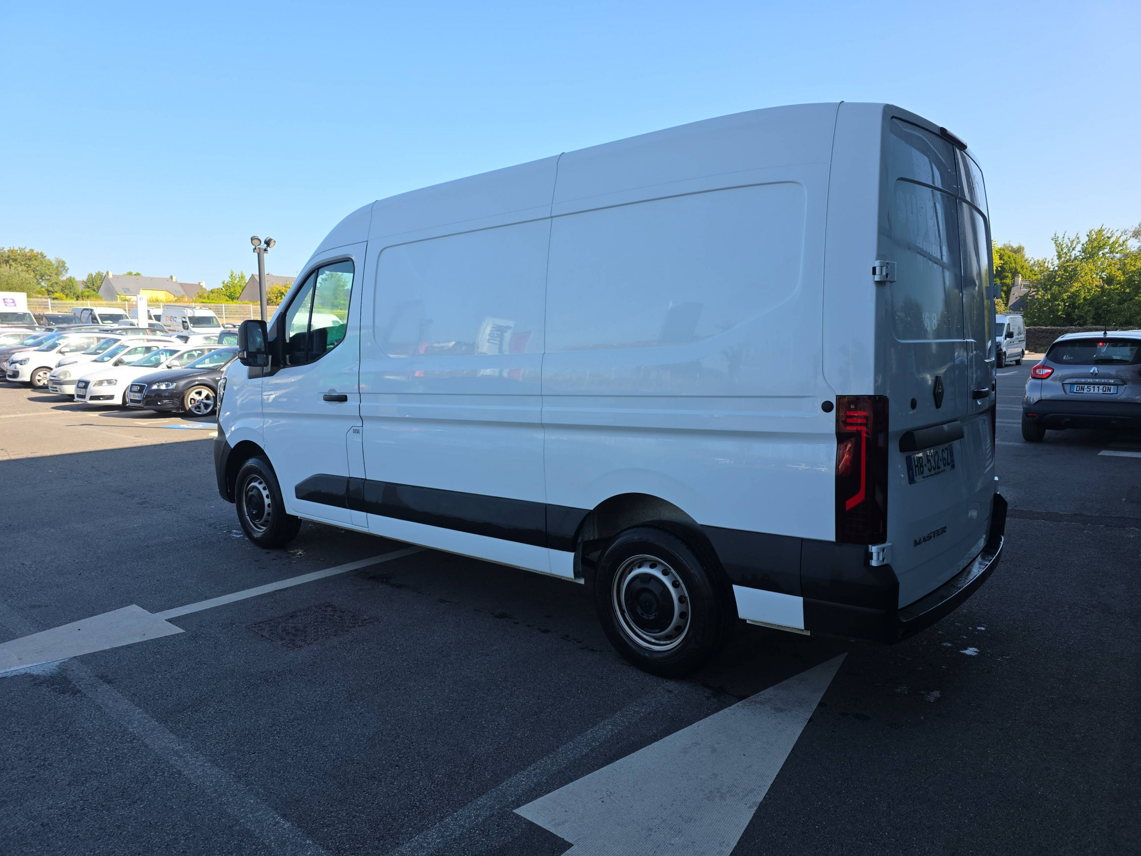 Vente en ligne Renault Master Fourgon MASTER FG BLUE DCI 130 L2H2 3T5 TR au prix de 29 990 €