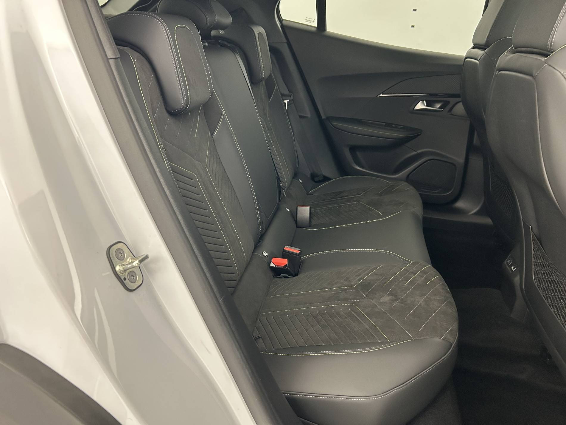 Vente en ligne Peugeot 2008  Hybrid 136 e-DCS6 au prix de 25 999 €