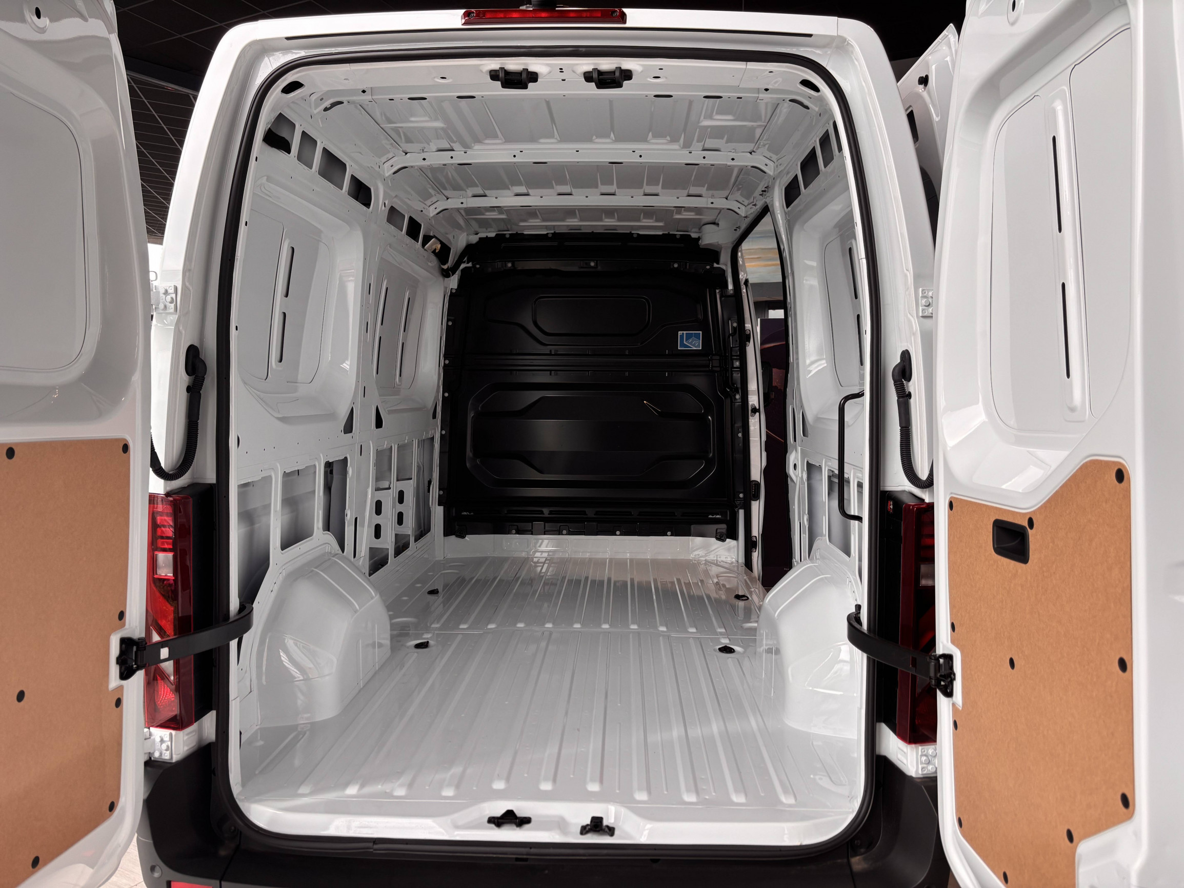Vente en ligne Nissan Interstar  3T3 L2H2 2.0 DCI 130 au prix de 46 740 €