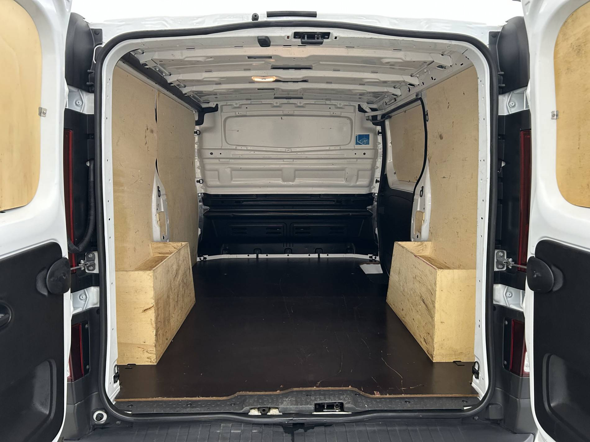 Vente en ligne Renault Trafic 3 Fourgon TRAFIC FG BLUE DCI 130 L1H1 3T GSR2 au prix de 23 690 €