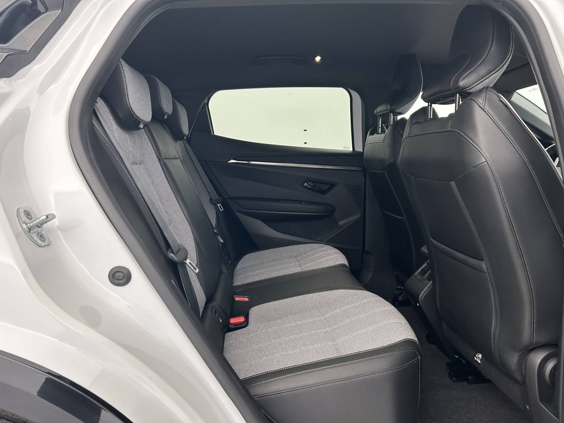 Vente en ligne Renault Megane E-Tech  EV40 130ch standard charge au prix de 18 990 €