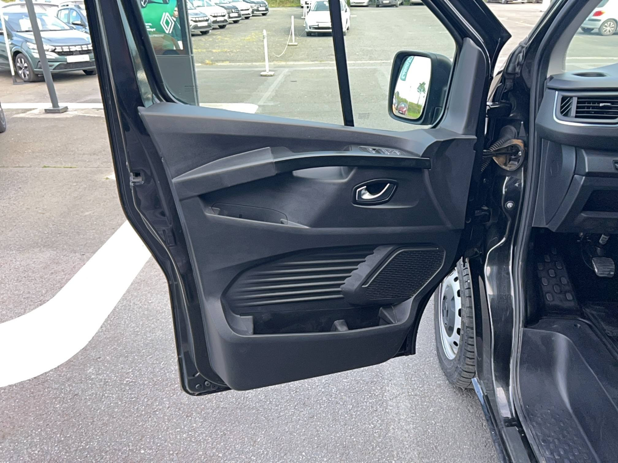 Vente en ligne Renault Trafic 3 Fourgon TRAFIC FGN L2H1 3000 KG BLUE DCI 130 au prix de 17 990 €
