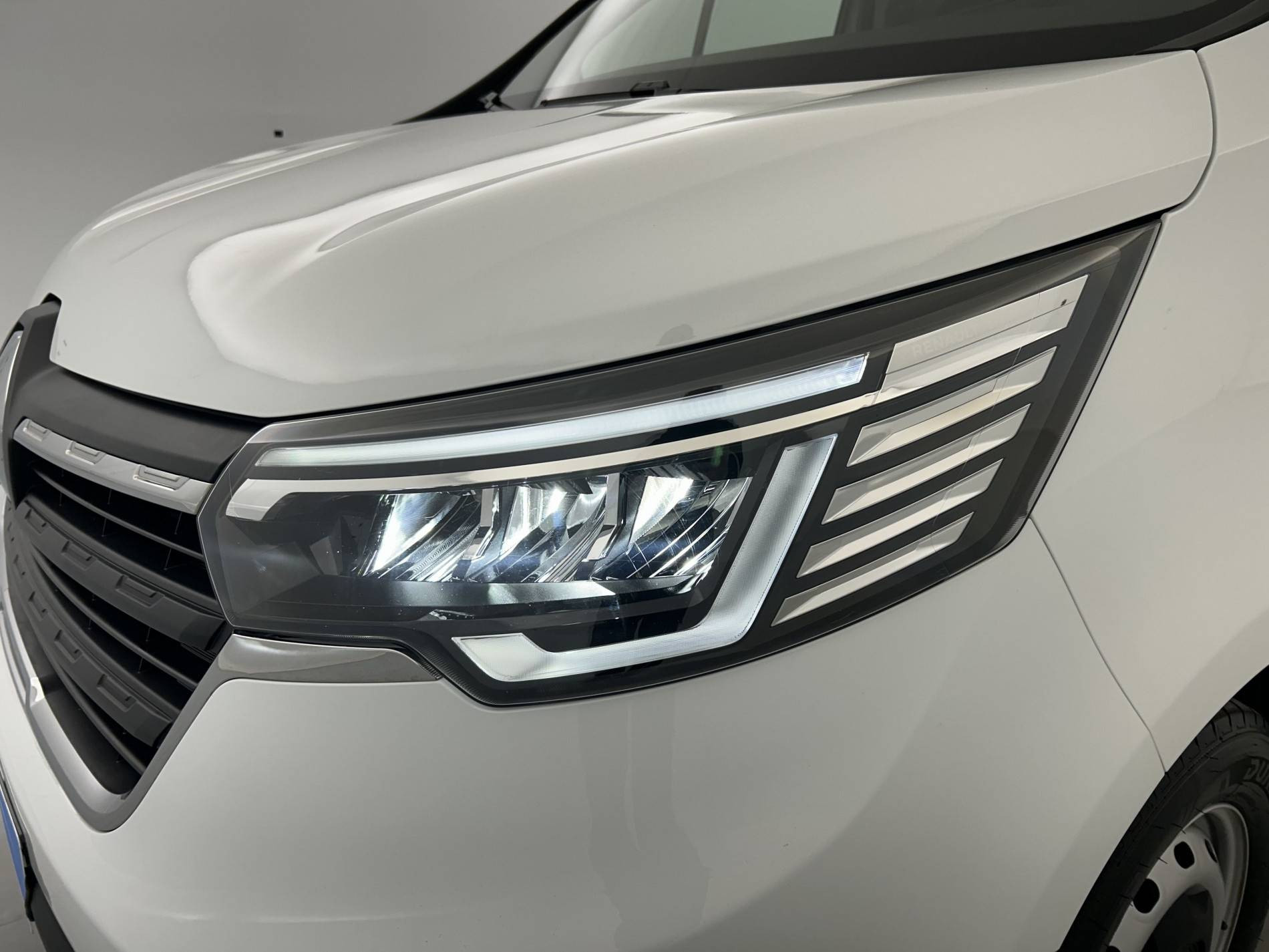 Vente en ligne Renault Trafic 3 Fourgon TRAFIC FGN L1H1 3T BLUE DCI 130 GSR2 au prix de 24 490 €