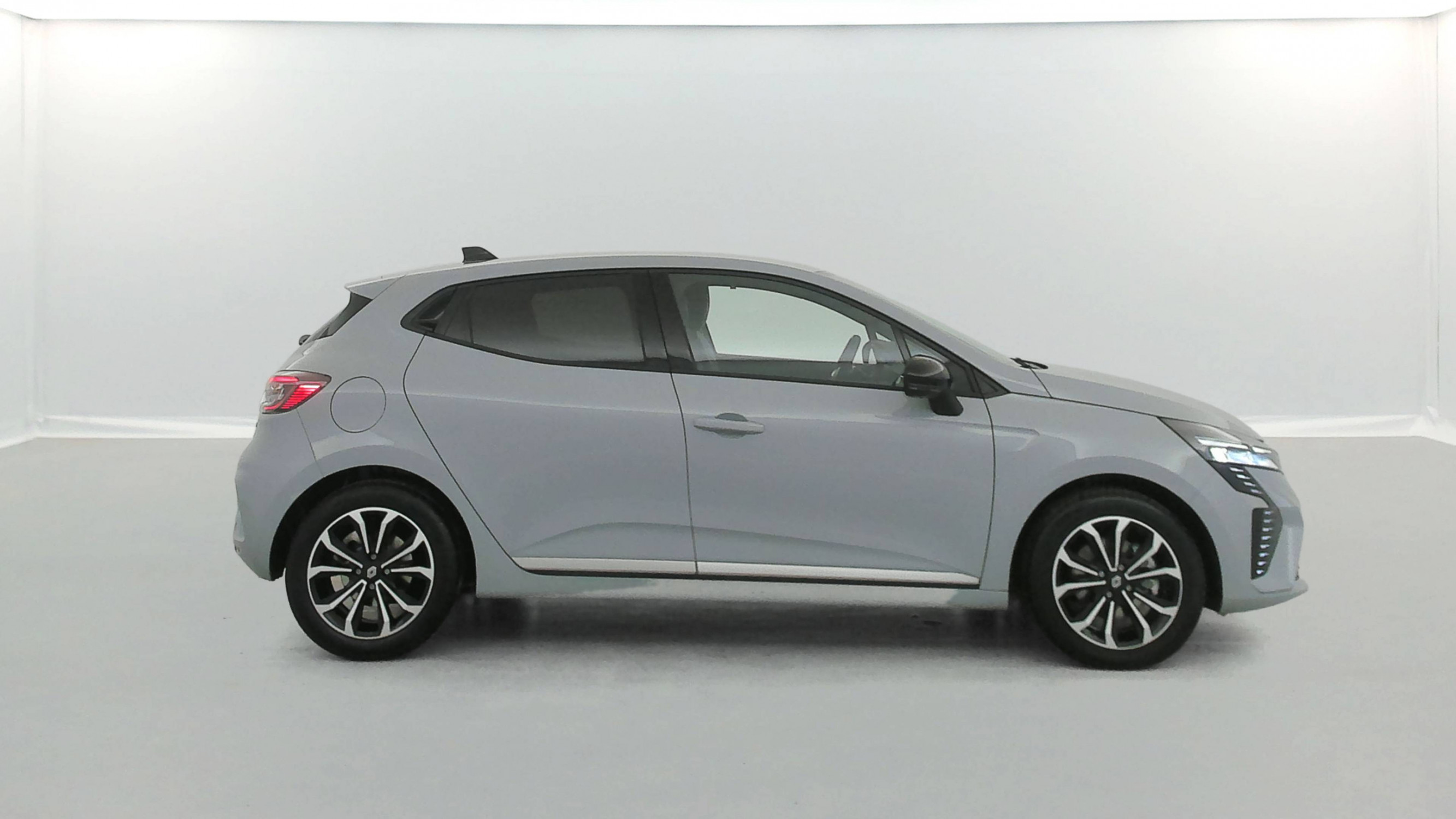 Vente en ligne Renault Clio 5 Clio E-Tech full hybrid 145 au prix de 18 700 €