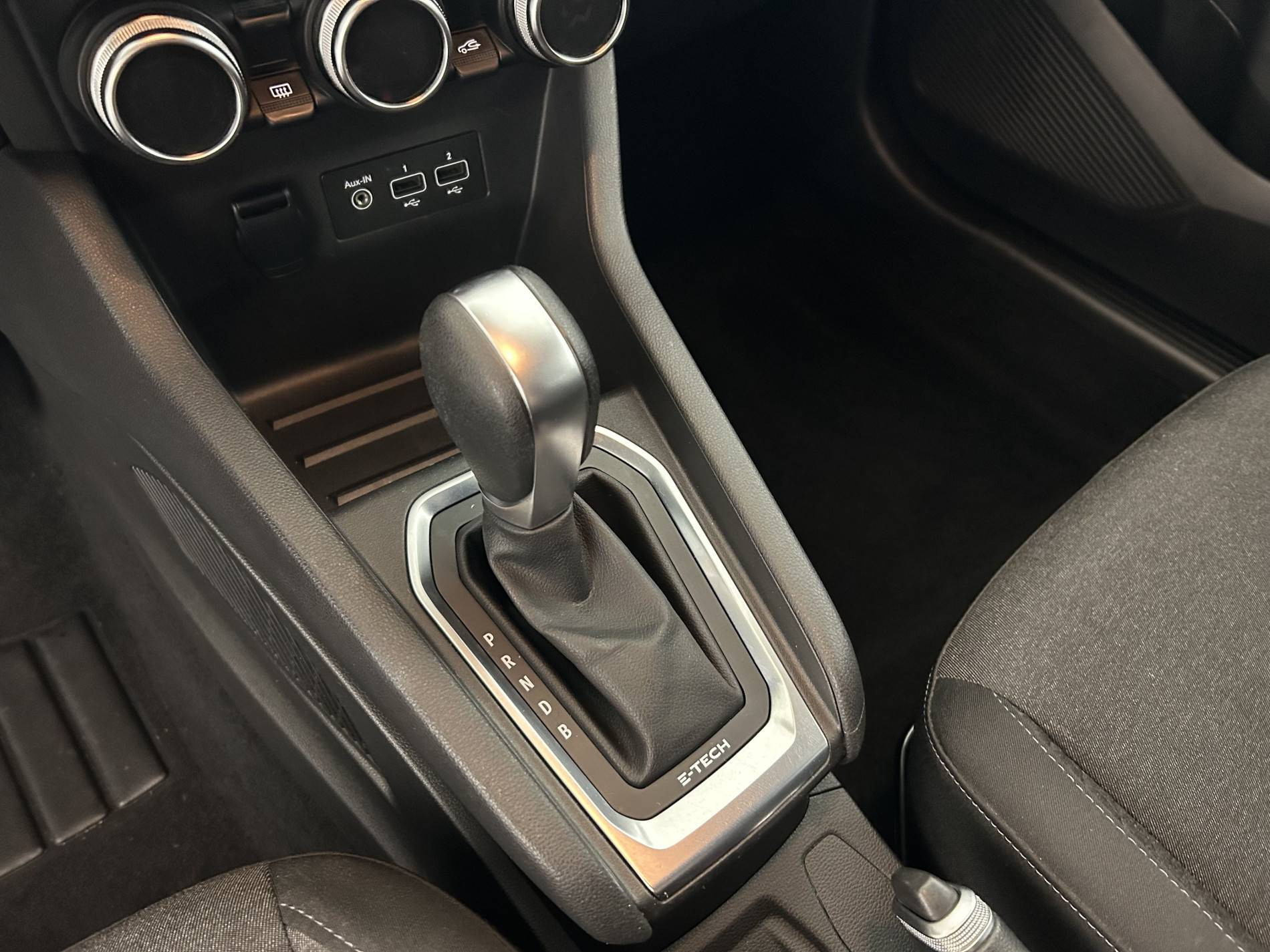 Vente en ligne Renault Clio 5 Clio E-Tech 140 - 21 au prix de 12 890 €