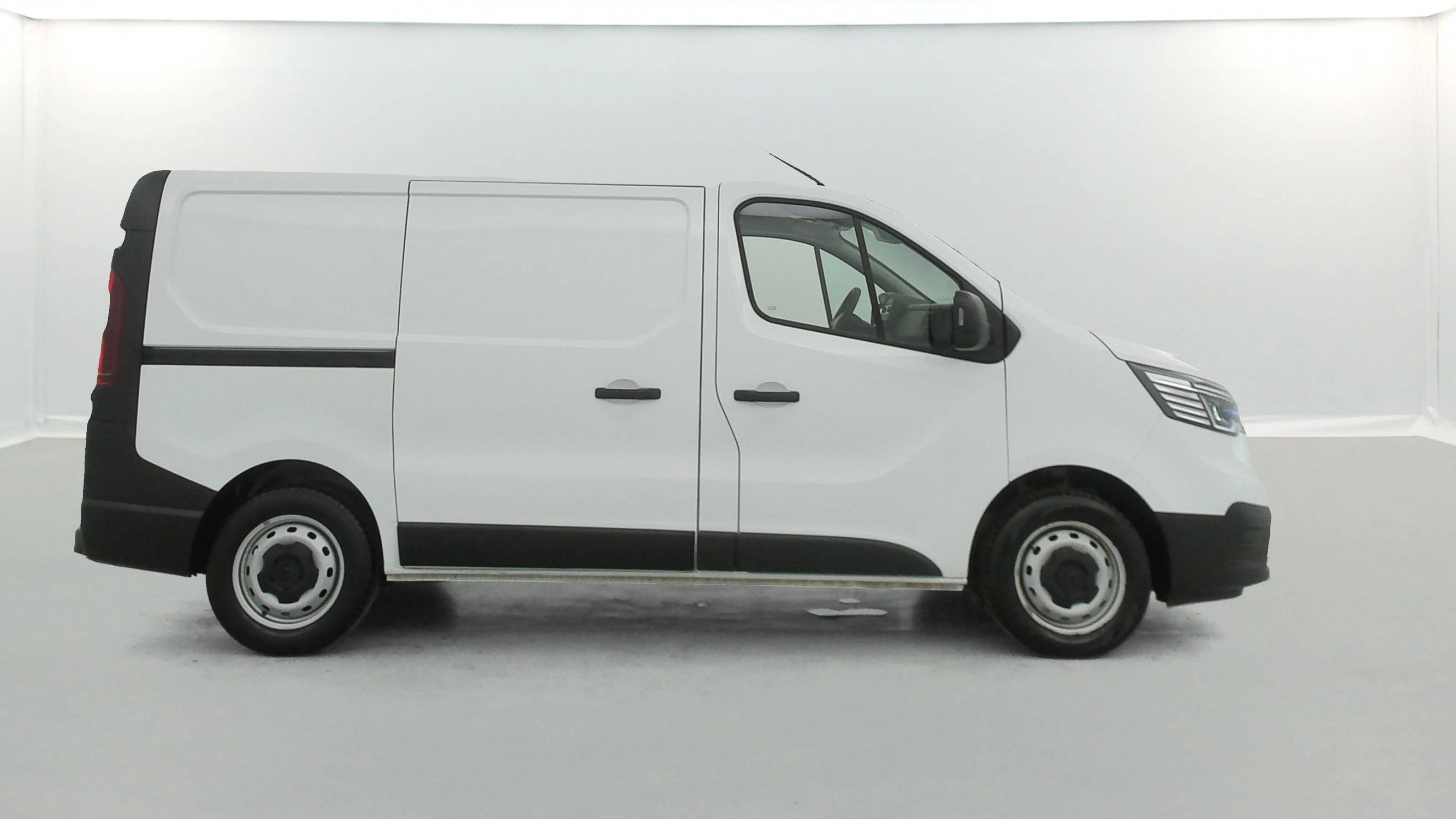 Vente en ligne Renault Trafic 3 Fourgon TRAFIC FG BLUE DCI 130 L1H1 3T GSR2 au prix de 22 900 €