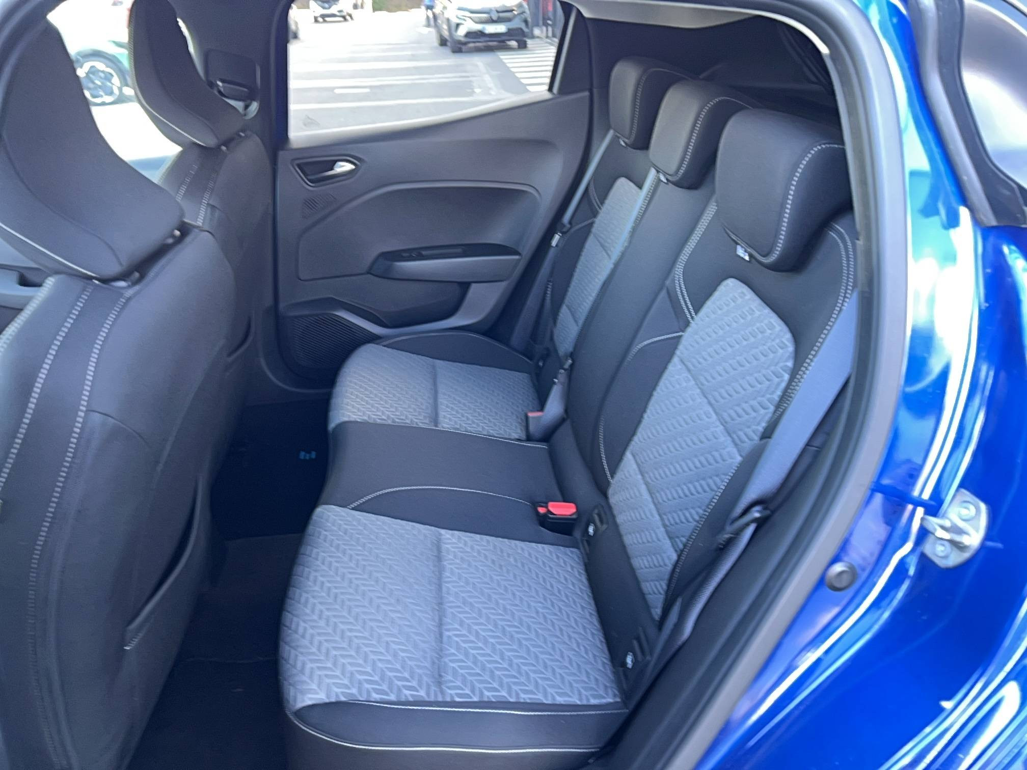 Vente en ligne Renault Clio 5 Clio E-Tech full hybrid 145 au prix de 16 990 €