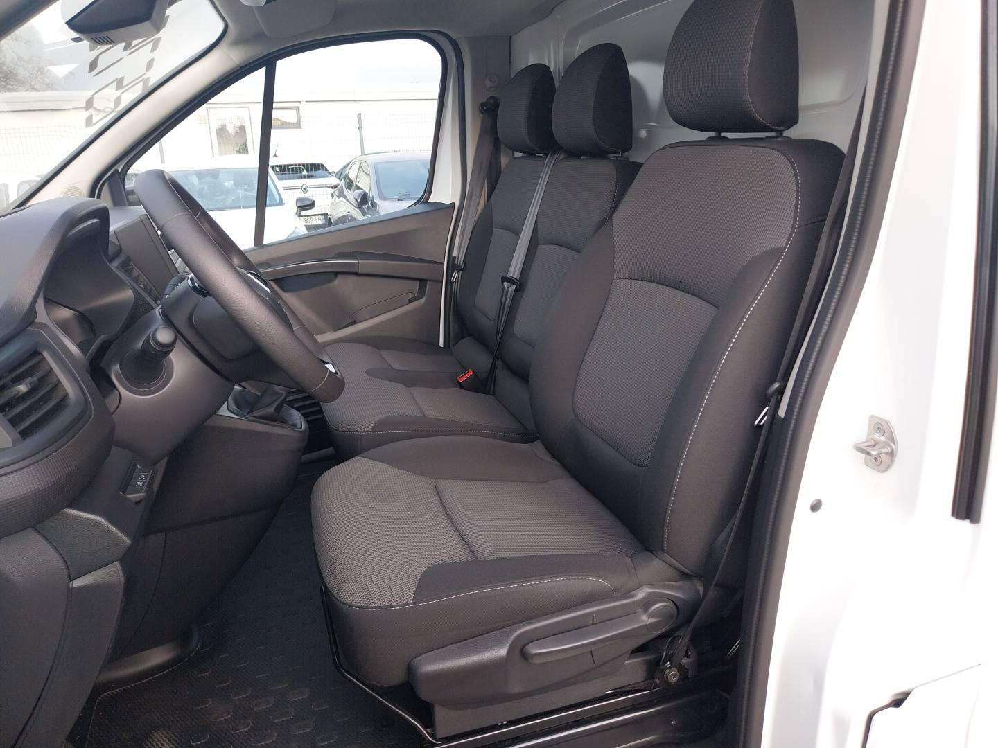 Vente en ligne Renault Trafic 3 Fourgon TRAFIC FGN L1H1 3000 KG BLUE DCI 130 au prix de 23 950 €