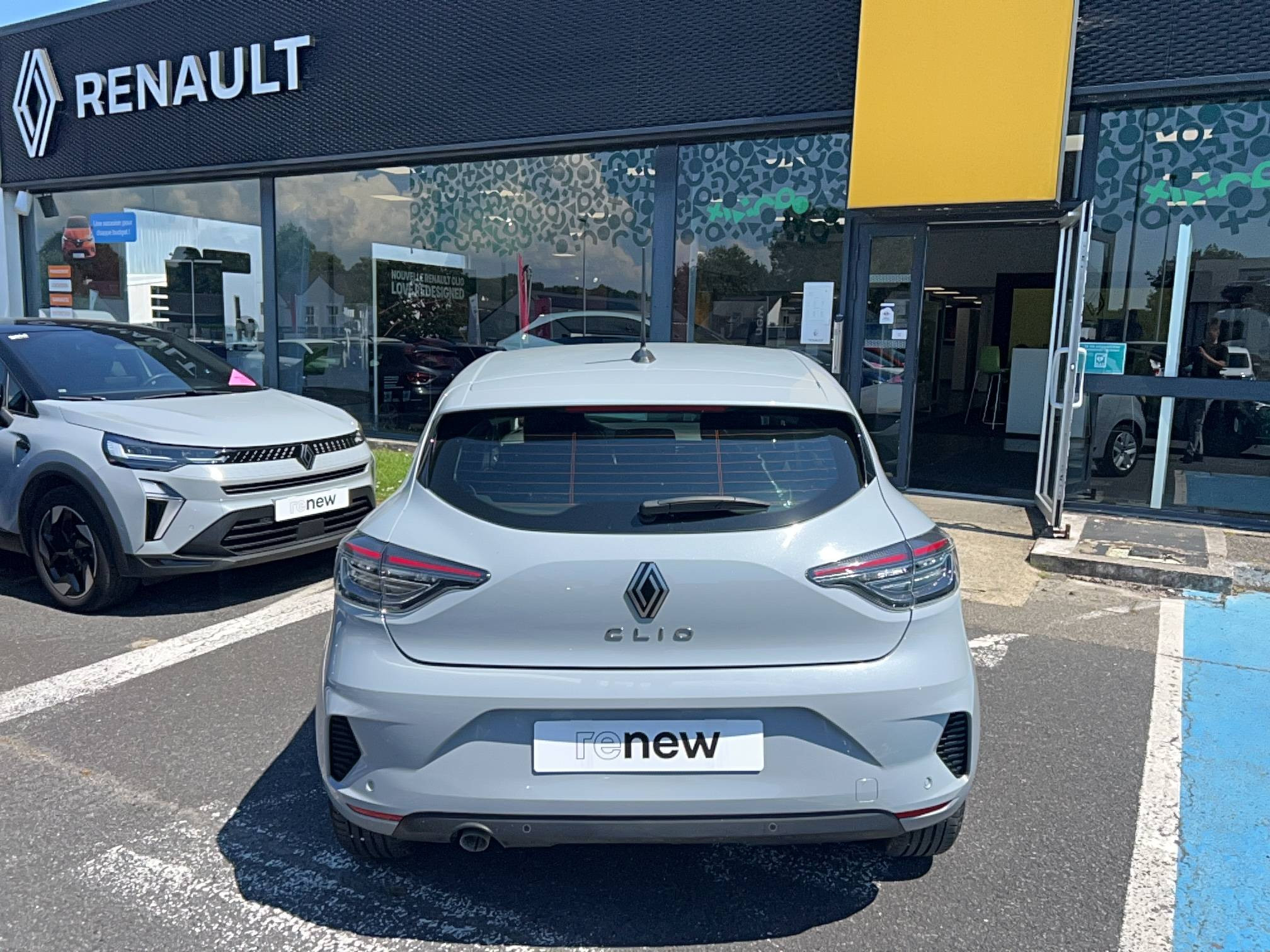 Vente en ligne Renault Clio 5 Clio TCe 90 au prix de 15 990 €