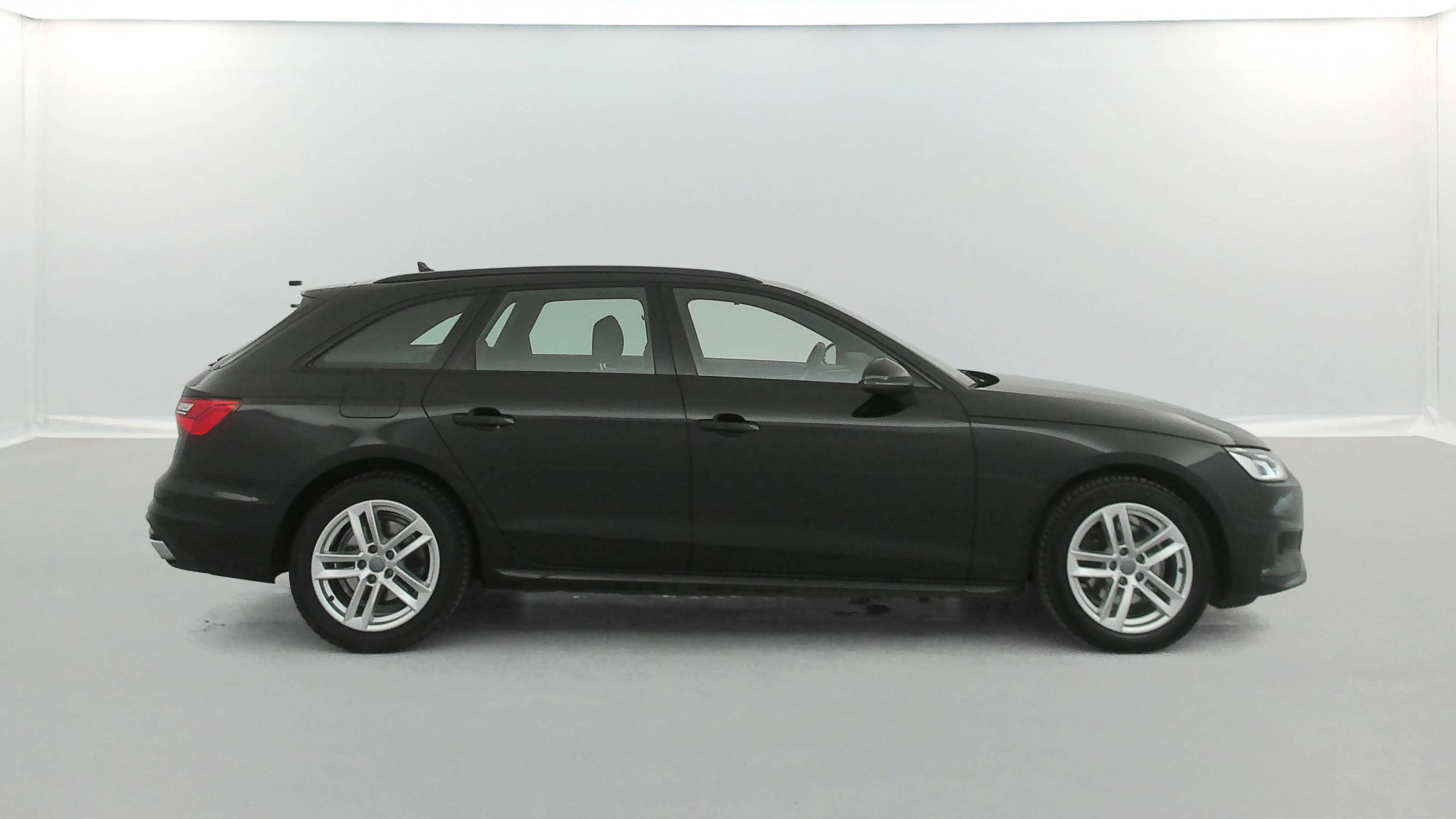 Vente en ligne Audi A4 Avant  35 TDI 163 S tronic 7 au prix de 28 790 €