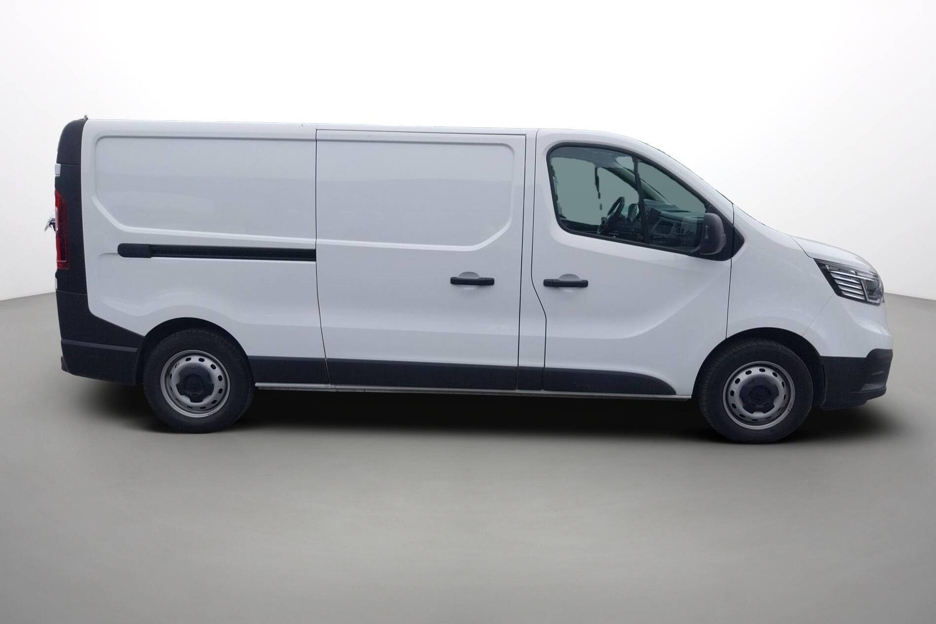 Vente en ligne Renault Trafic 3 Fourgon TRAFIC FGN L2H1 3000 KG BLUE DCI 130 au prix de 23 990 €