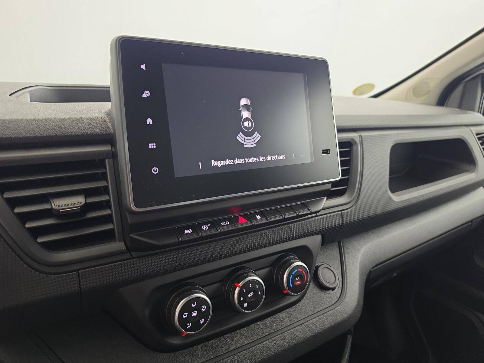 Vente en ligne Renault Trafic 3 Fourgon TRAFIC FG BLUE DCI 150 L1H1 2T8 GSR2 au prix de 23 940 €