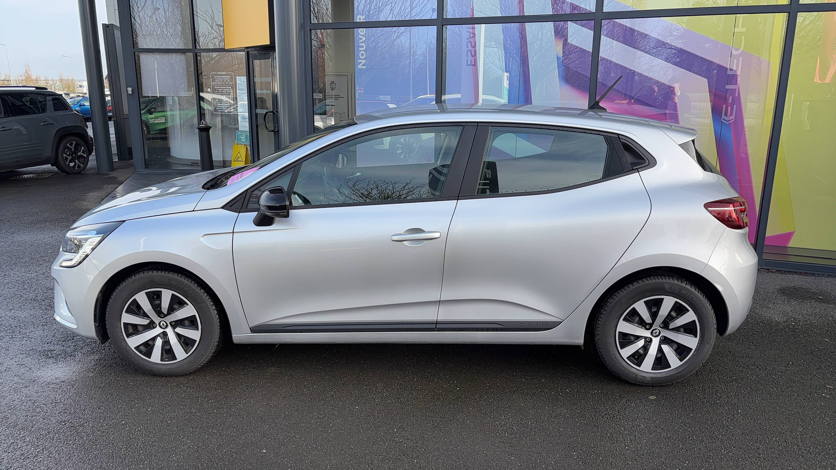 Vente en ligne Renault Clio 5 Clio TCe 90 au prix de 15 490 €