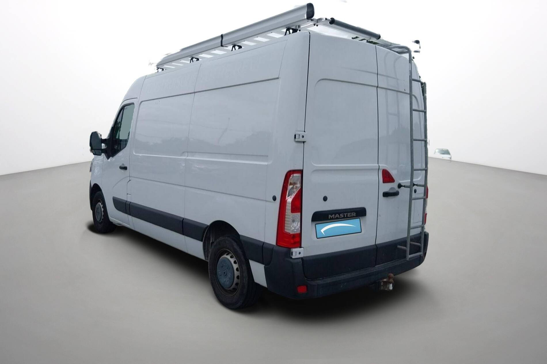 Vente en ligne Renault Master Fourgon MASTER FGN TRAC F3300 L2H2 DCI 135 au prix de 20 890 €