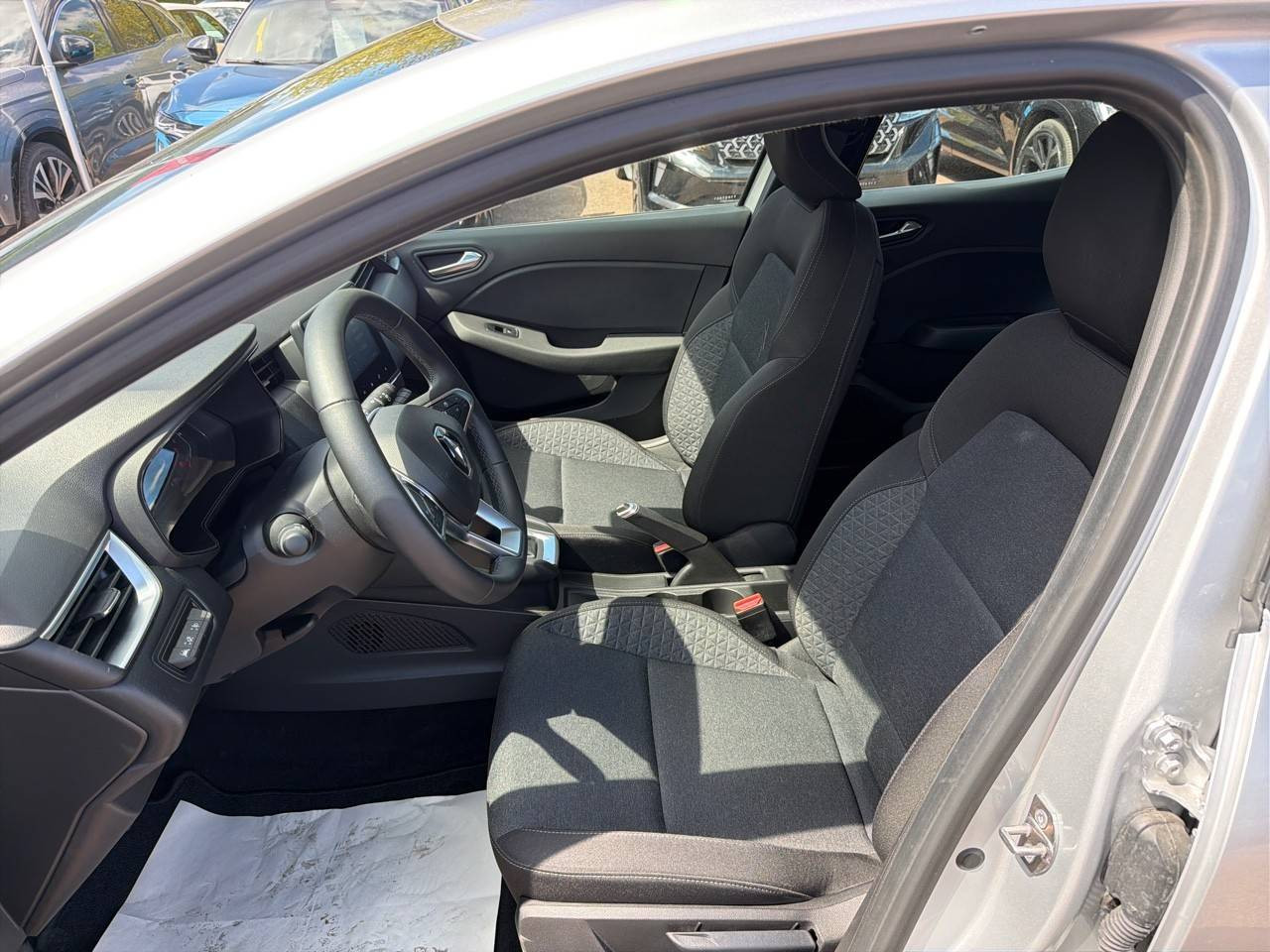 Vente en ligne Renault Clio 5 Clio E-Tech full hybrid 145 au prix de 16 990 €
