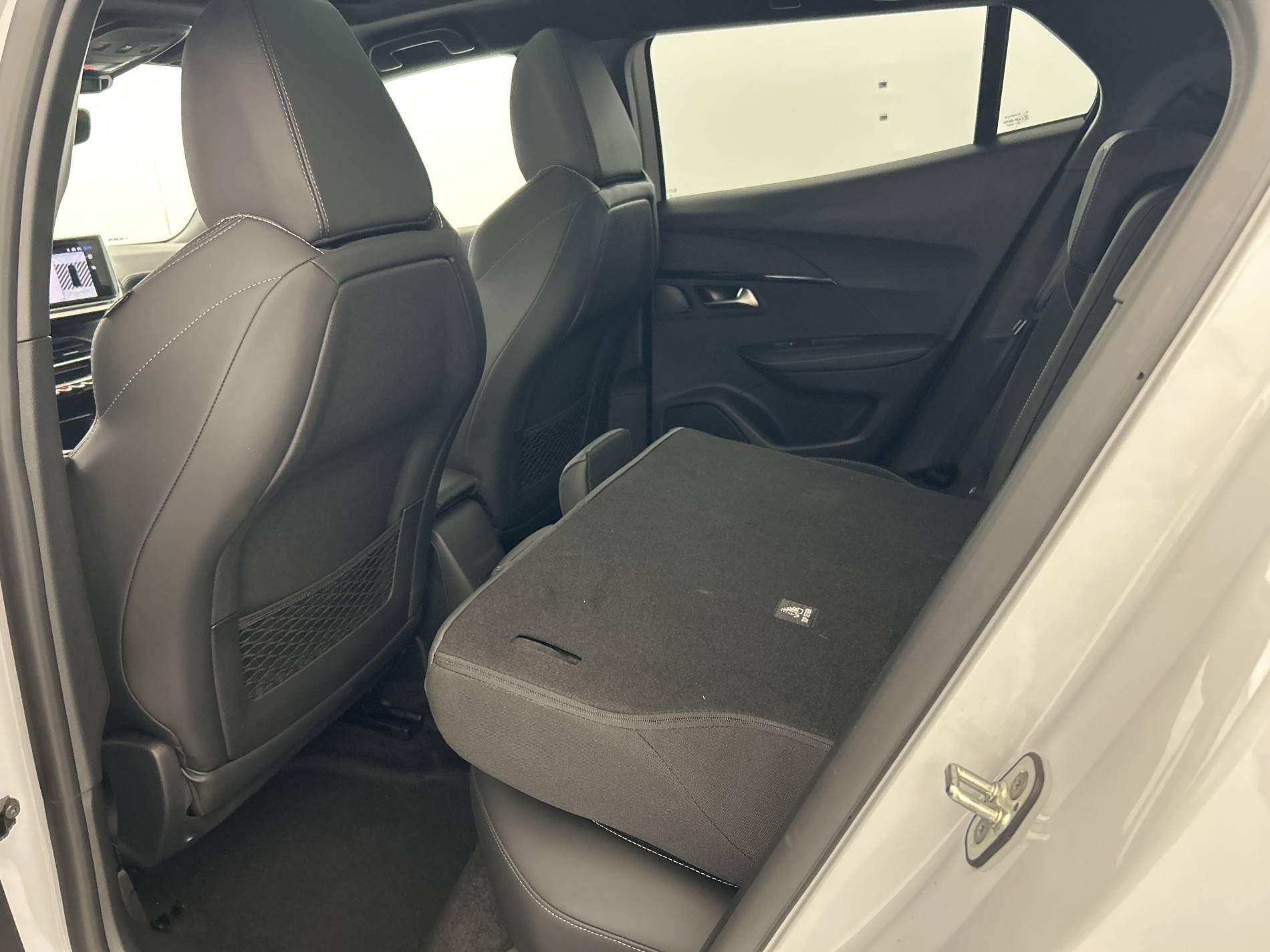 Vente en ligne Peugeot 2008  Hybrid 136 e-DCS6 au prix de 25 999 €