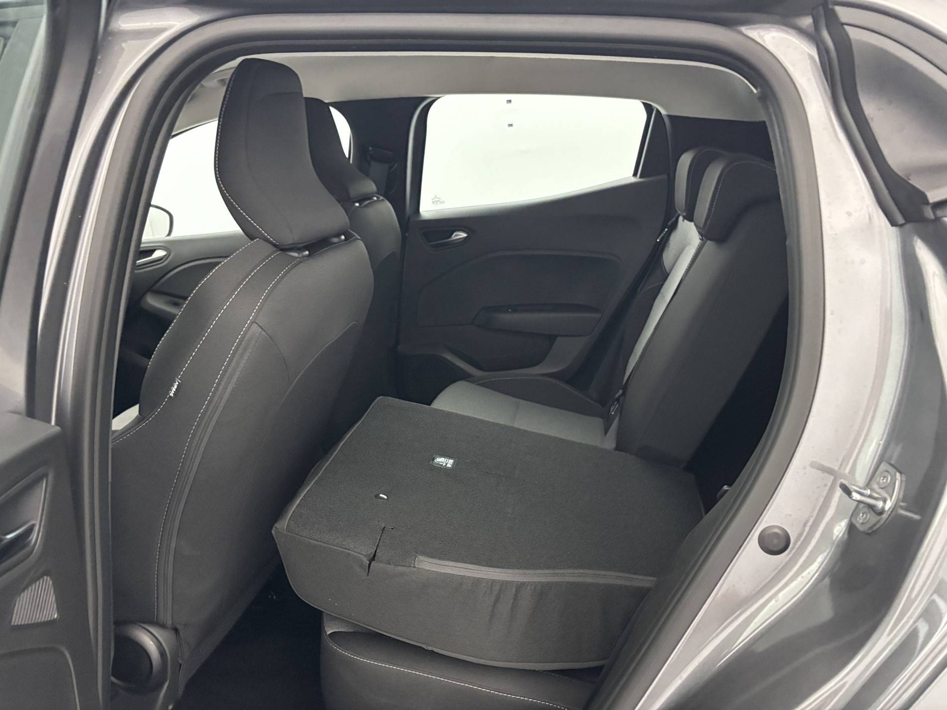 Vente en ligne Renault Clio 5 Clio Blue dCi 100 ch GSR2 au prix de 17 690 €