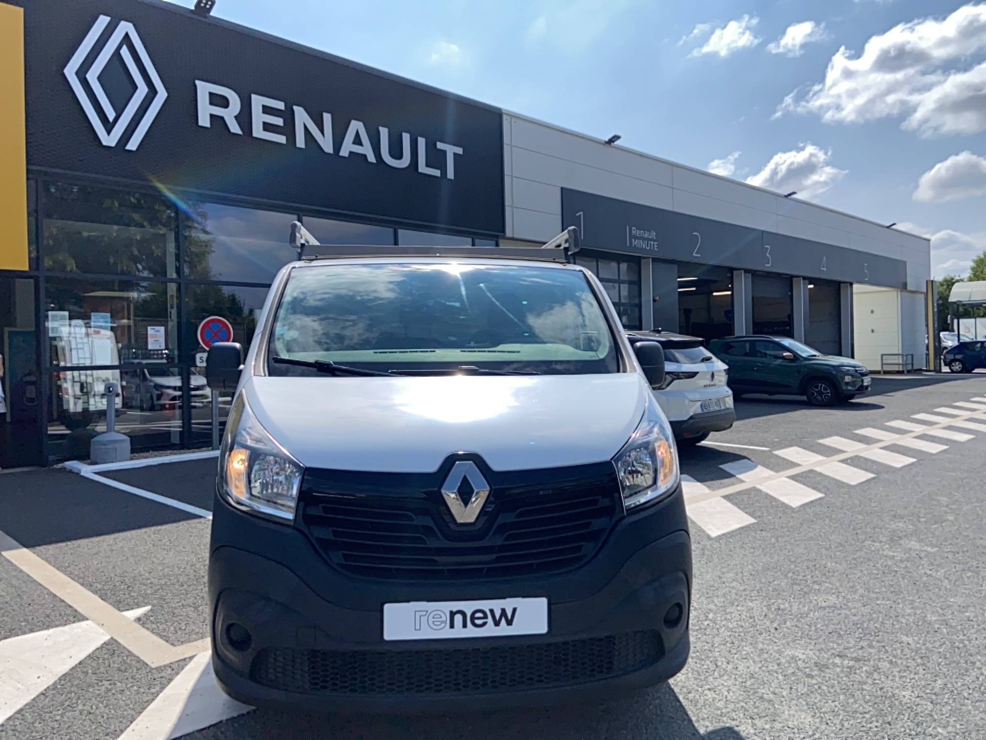 Vente en ligne Renault Trafic 3 Fourgon TRAFIC FGN L1H1 1000 KG DCI 95 E6 au prix de 14 990 €