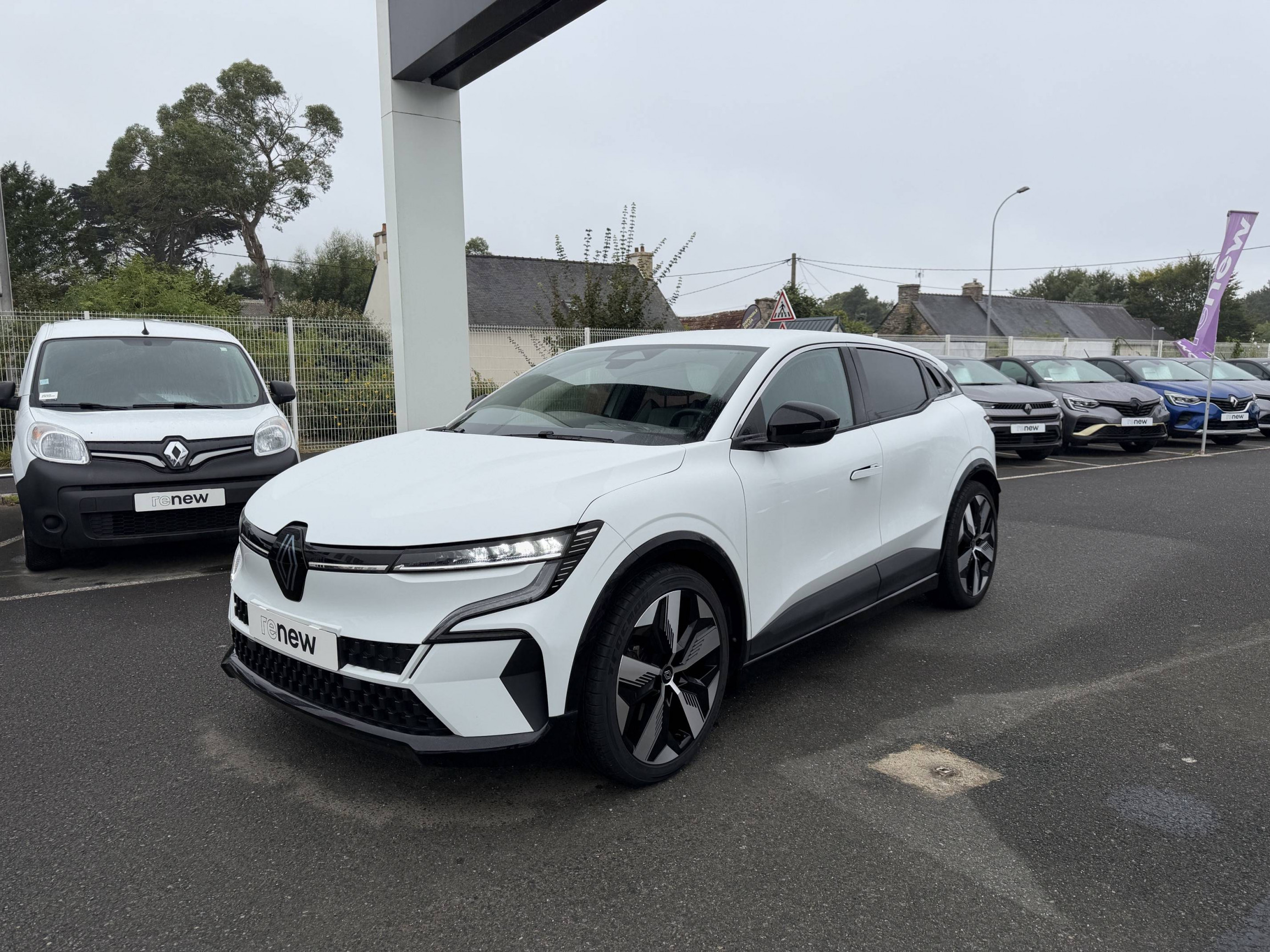 Vente en ligne Renault Megane E-Tech  EV60 220 ch super charge au prix de 26 990 €