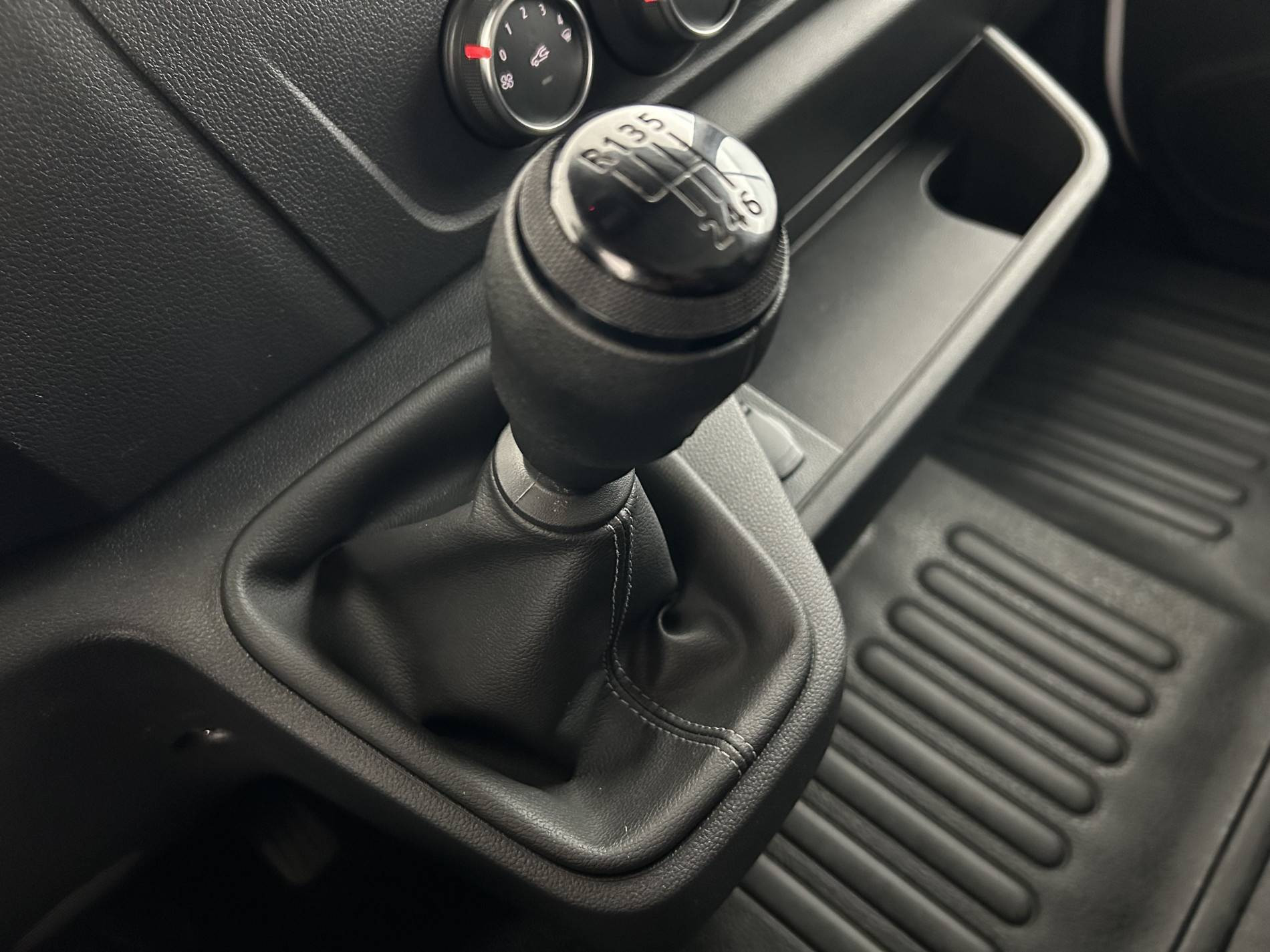 Vente en ligne Renault Master Fourgon MASTER FGN TRAC F3500 L3H3 BLUE DCI 135 au prix de 29 990 €