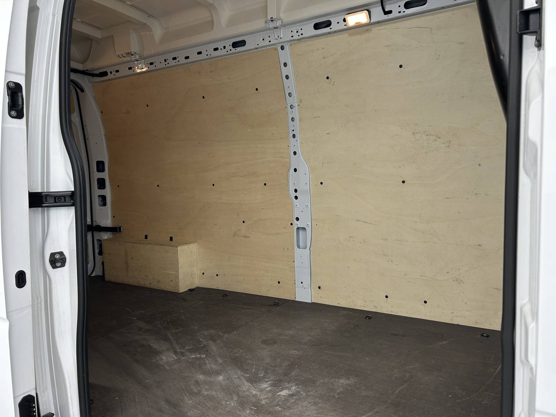 Vente en ligne Renault Master Fourgon MASTER FGN TRAC F3500 L3H3 BLUE DCI 135 au prix de 28 790 €