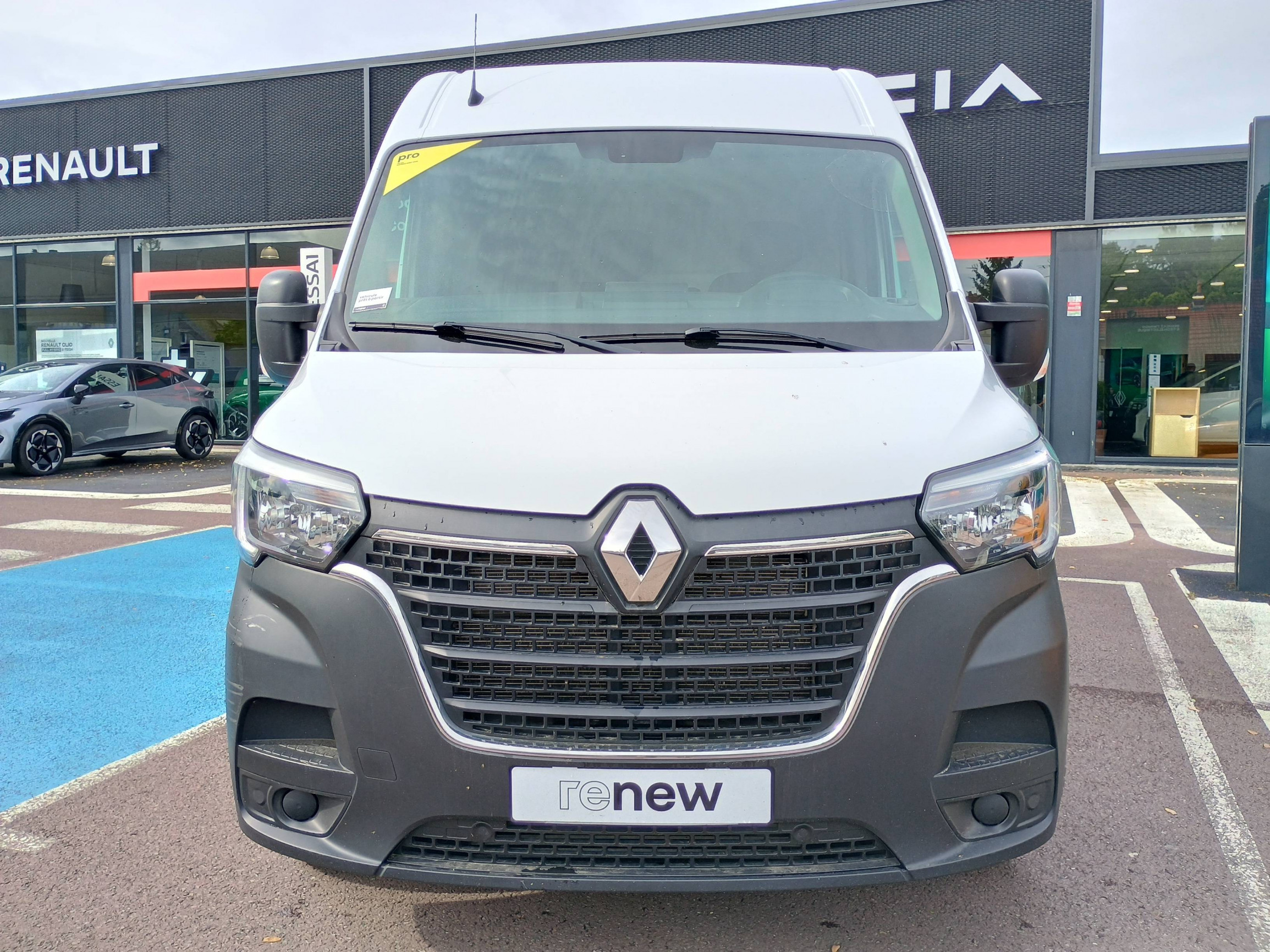 Vente en ligne Renault Master Fourgon MASTER FGN TRAC F3500 L2H2 BLUE DCI 135 au prix de 25 990 €