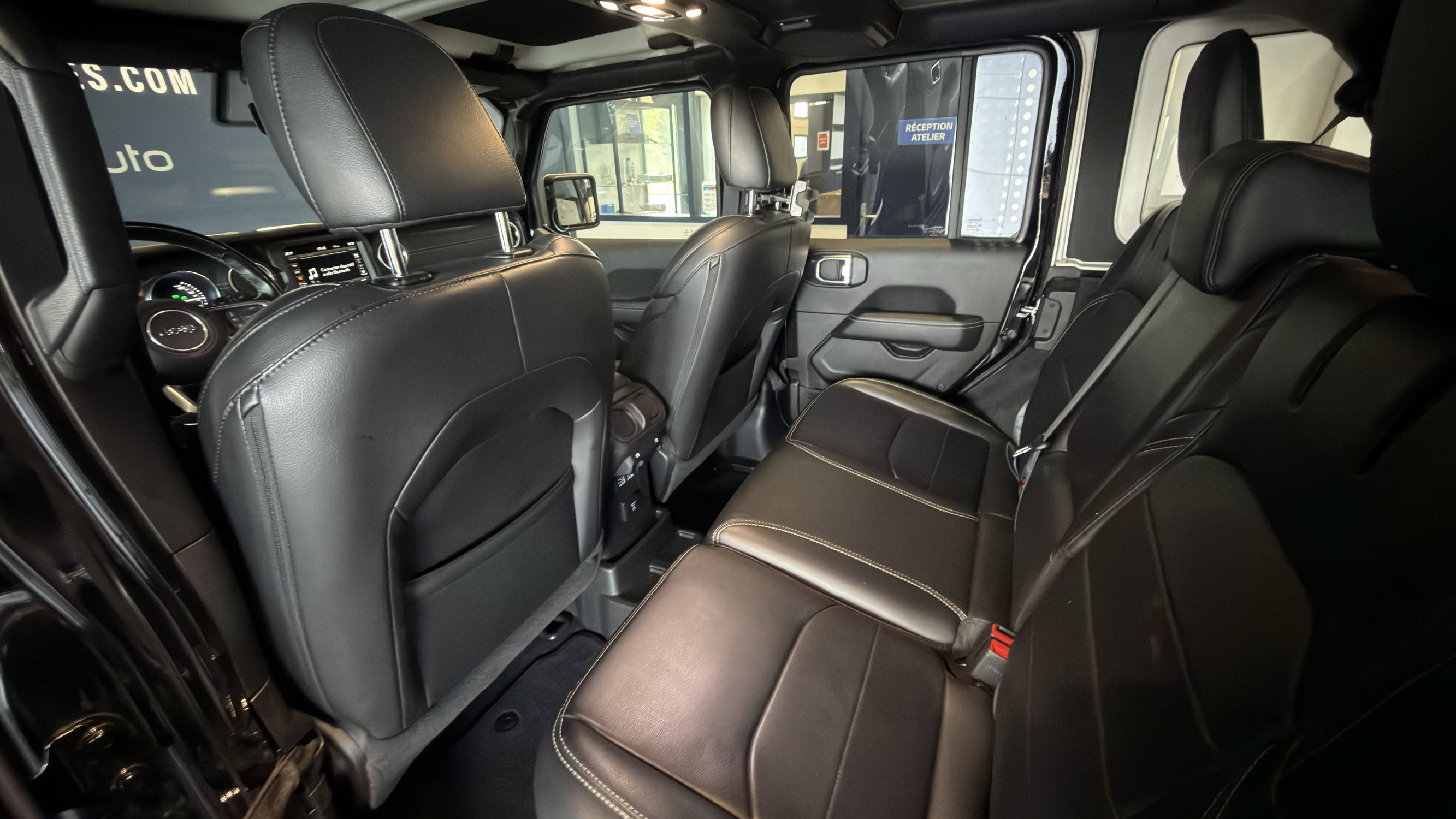 Vente en ligne Jeep Wrangler  Unlimited 4xe 2.0 l T 380 ch PHEV 4x4 BVA8 au prix de 52 990 €