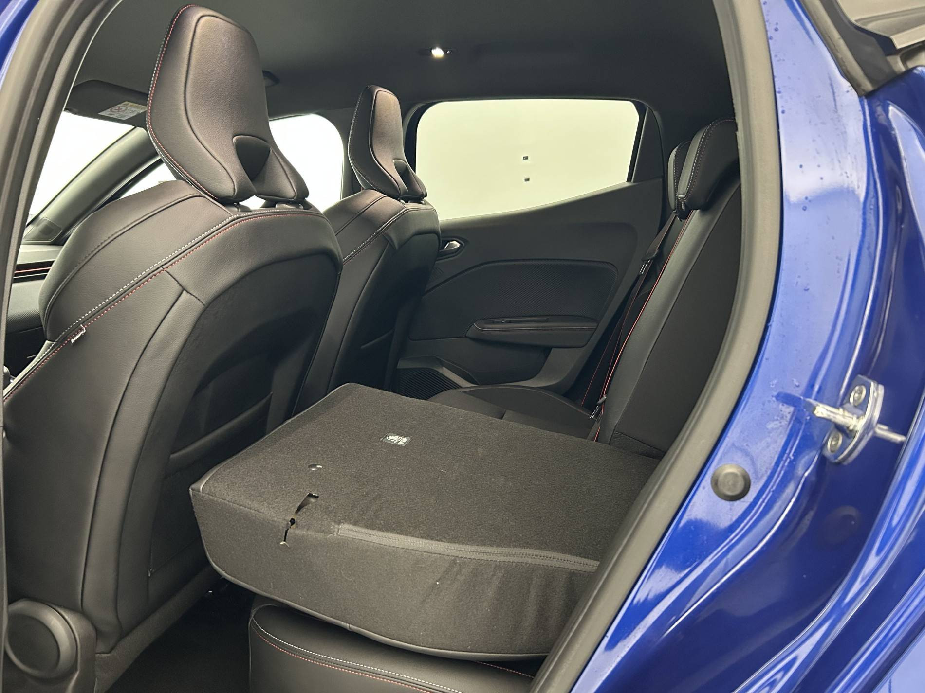 Vente en ligne Renault Clio 5 Clio E-Tech 140 - 21N au prix de 17 790 €