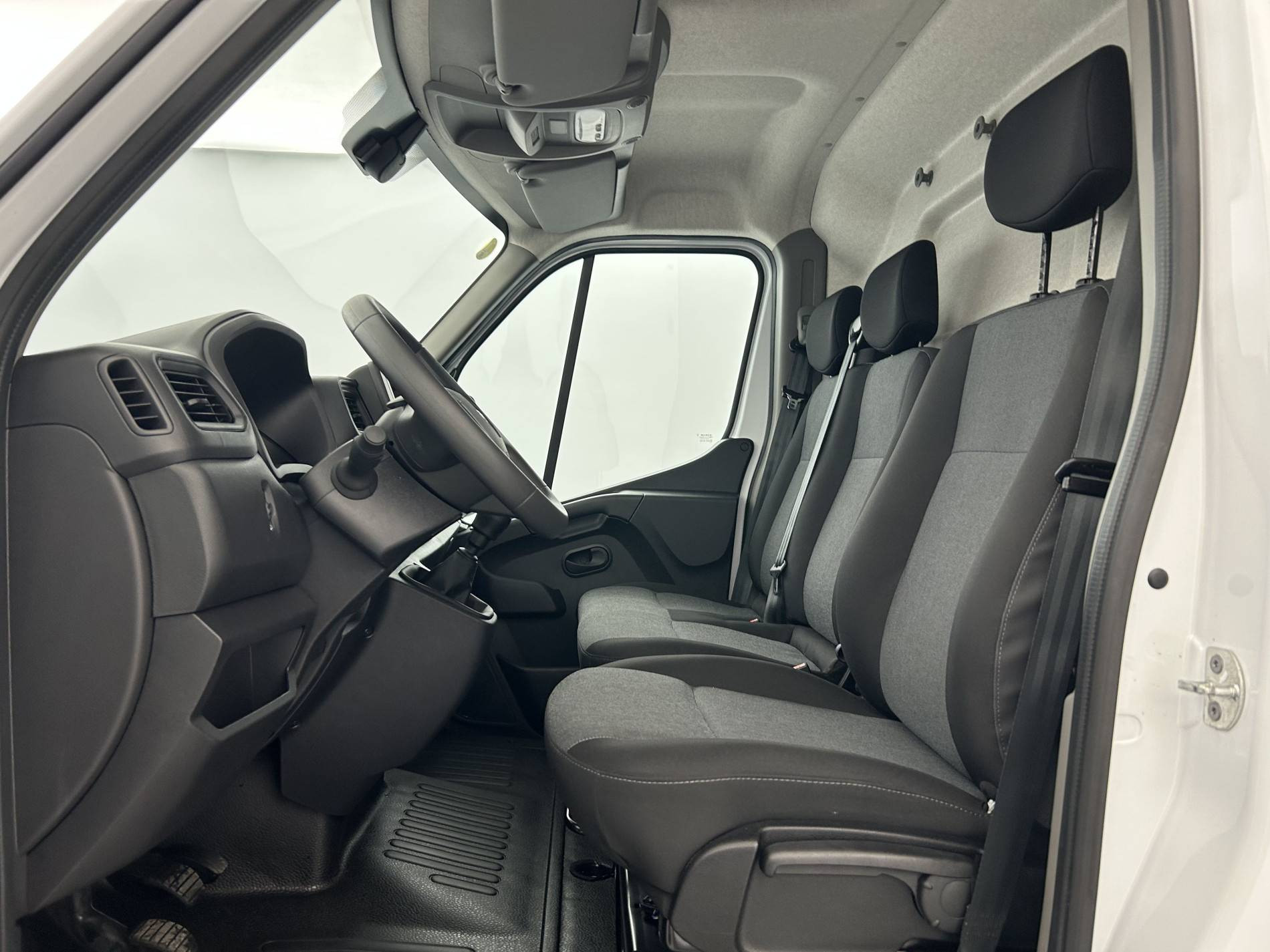 Vente en ligne Renault Master Fourgon MASTER FGN TRAC F3500 L3H3 BLUE DCI 135 au prix de 29 990 €