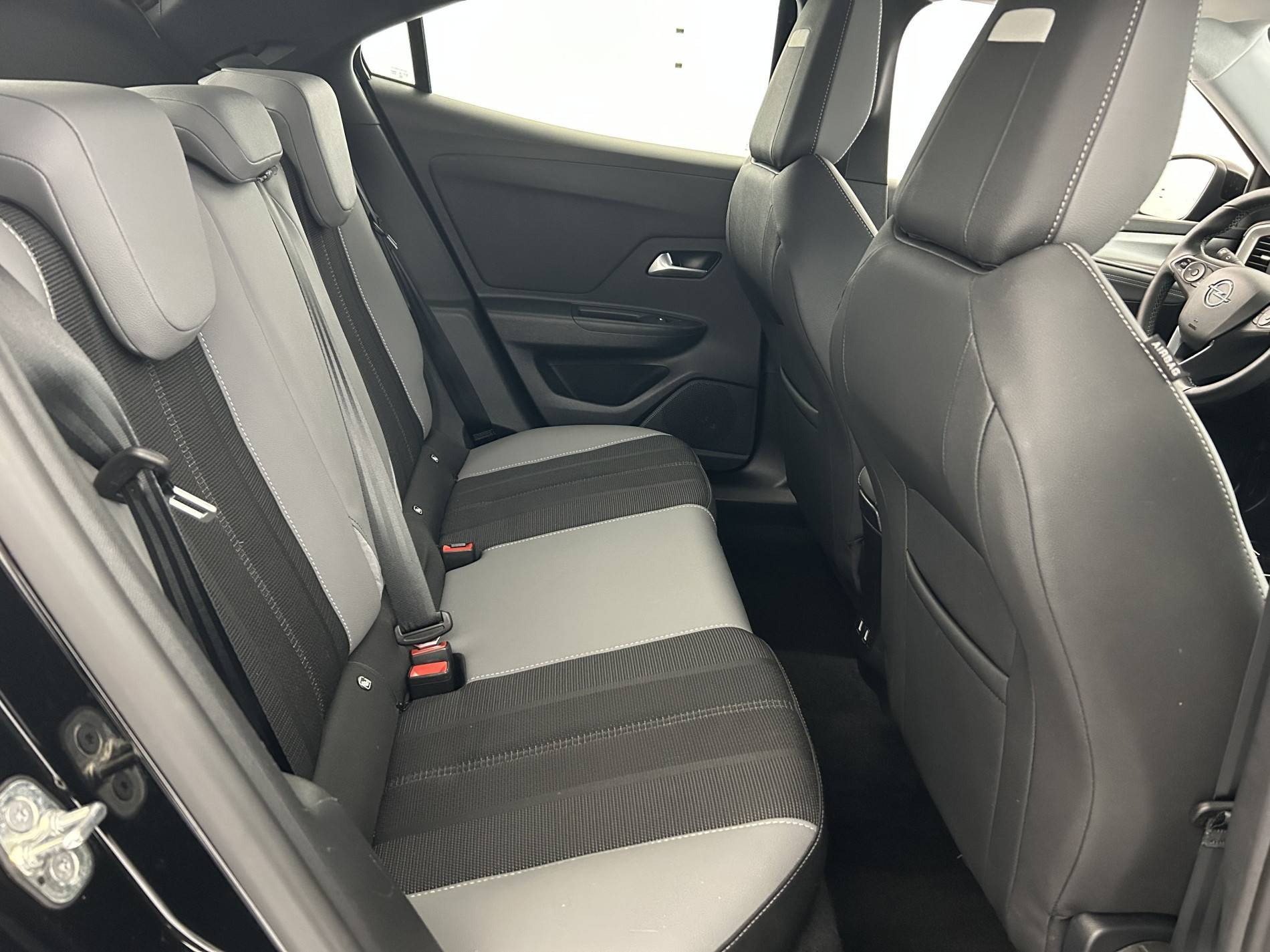 Vente en ligne Opel Mokka-e  136 ch & Batterie 50 kWh au prix de 15 490 €