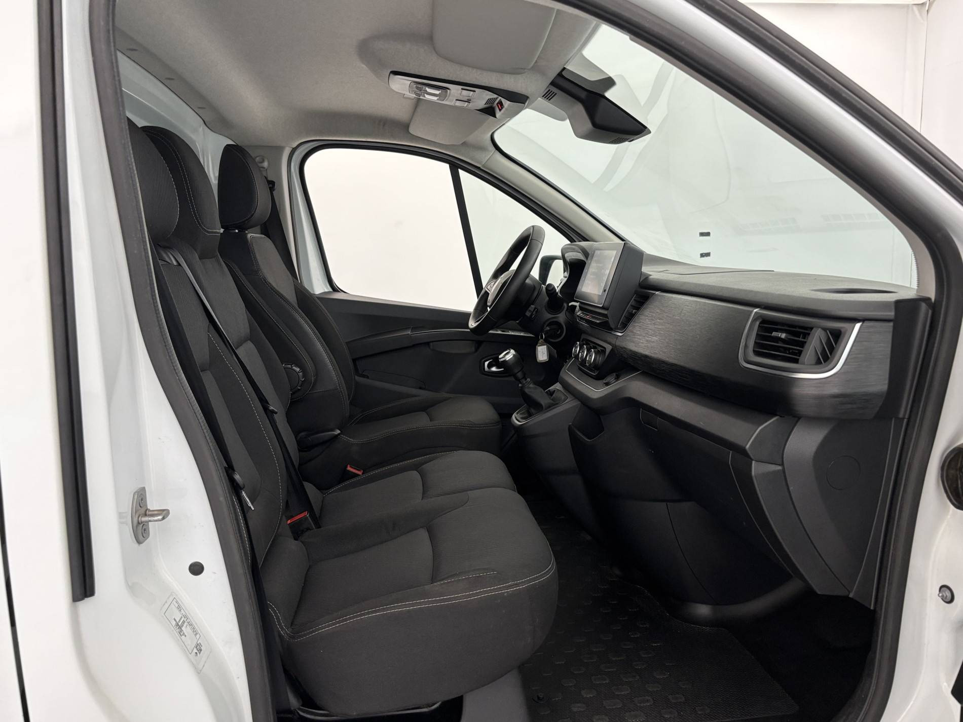 Vente en ligne Renault Trafic 3 Fourgon TRAFIC FGN L2H1 3000 KG BLUE DCI 130 au prix de 21 990 €