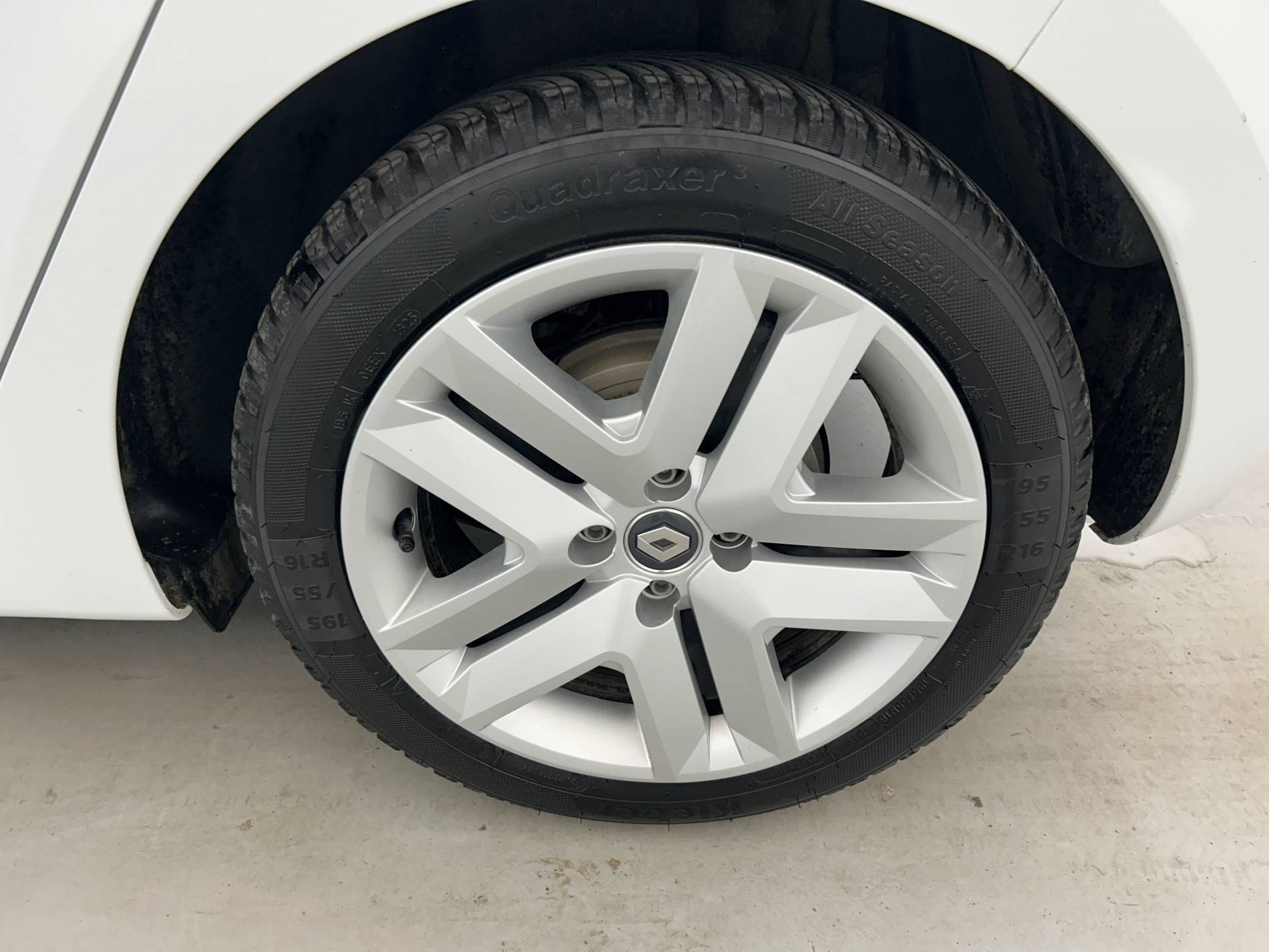 Vente en ligne Renault Clio 5 Clio E-Tech 140 - 21N au prix de 13 991 €