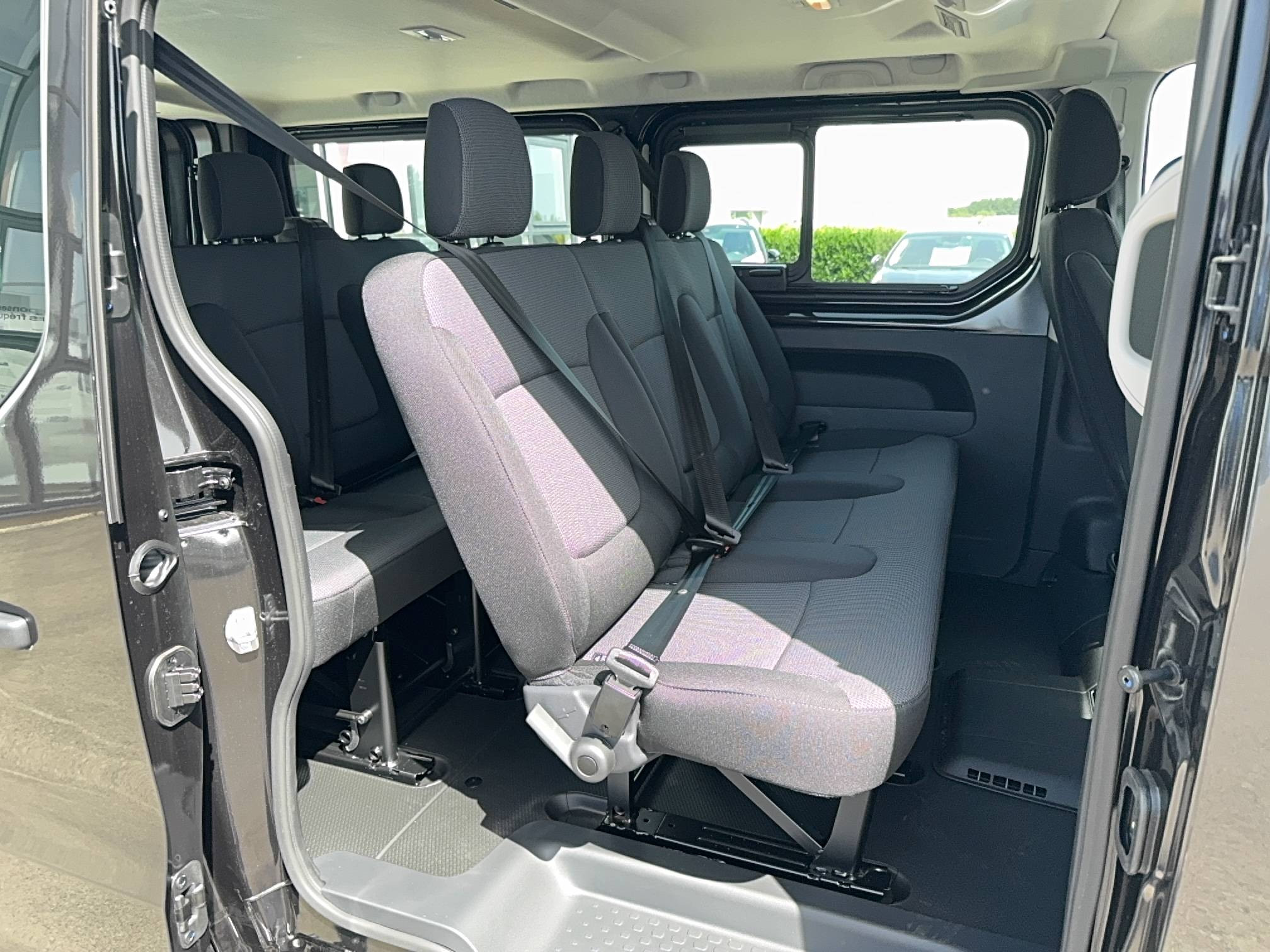 Vente en ligne Renault Trafic 3 Fourgon TRAFIC FG BLUE DCI 150 L2H2 3T GSR2 au prix de 30 990 €