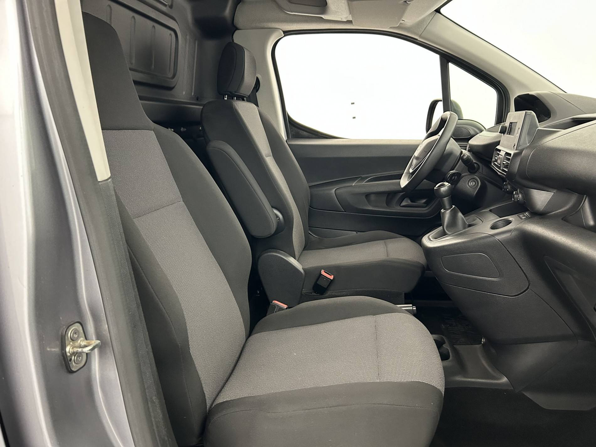 Vente en ligne Peugeot Partner Fourgon  STANDARD 650 KG BLUEHDI 100 S&S BVM5 au prix de 11 790 €