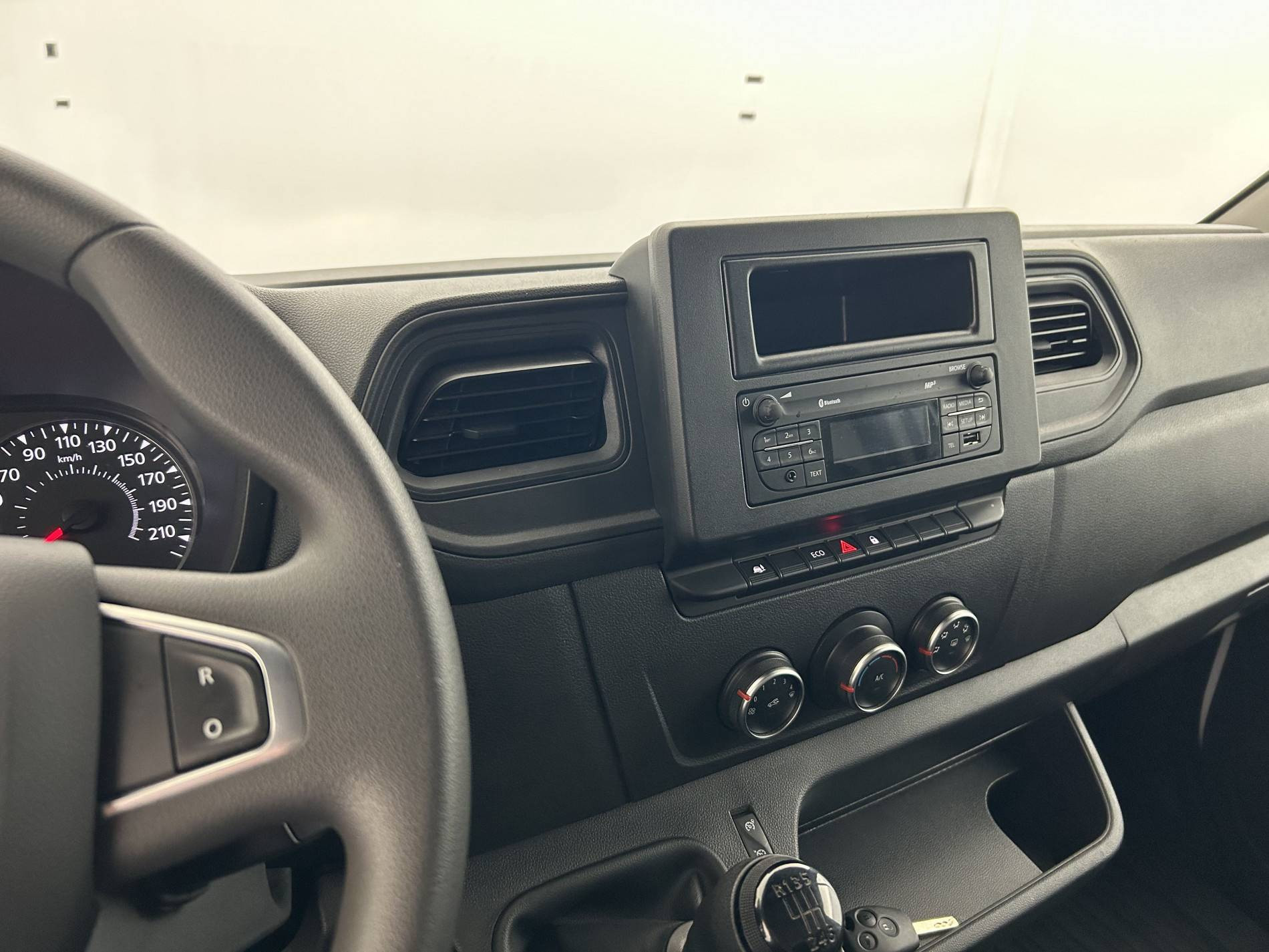 Vente en ligne Renault Master Fourgon MASTER FGN TRAC F3500 L3H3 BLUE DCI 135 au prix de 27 990 €