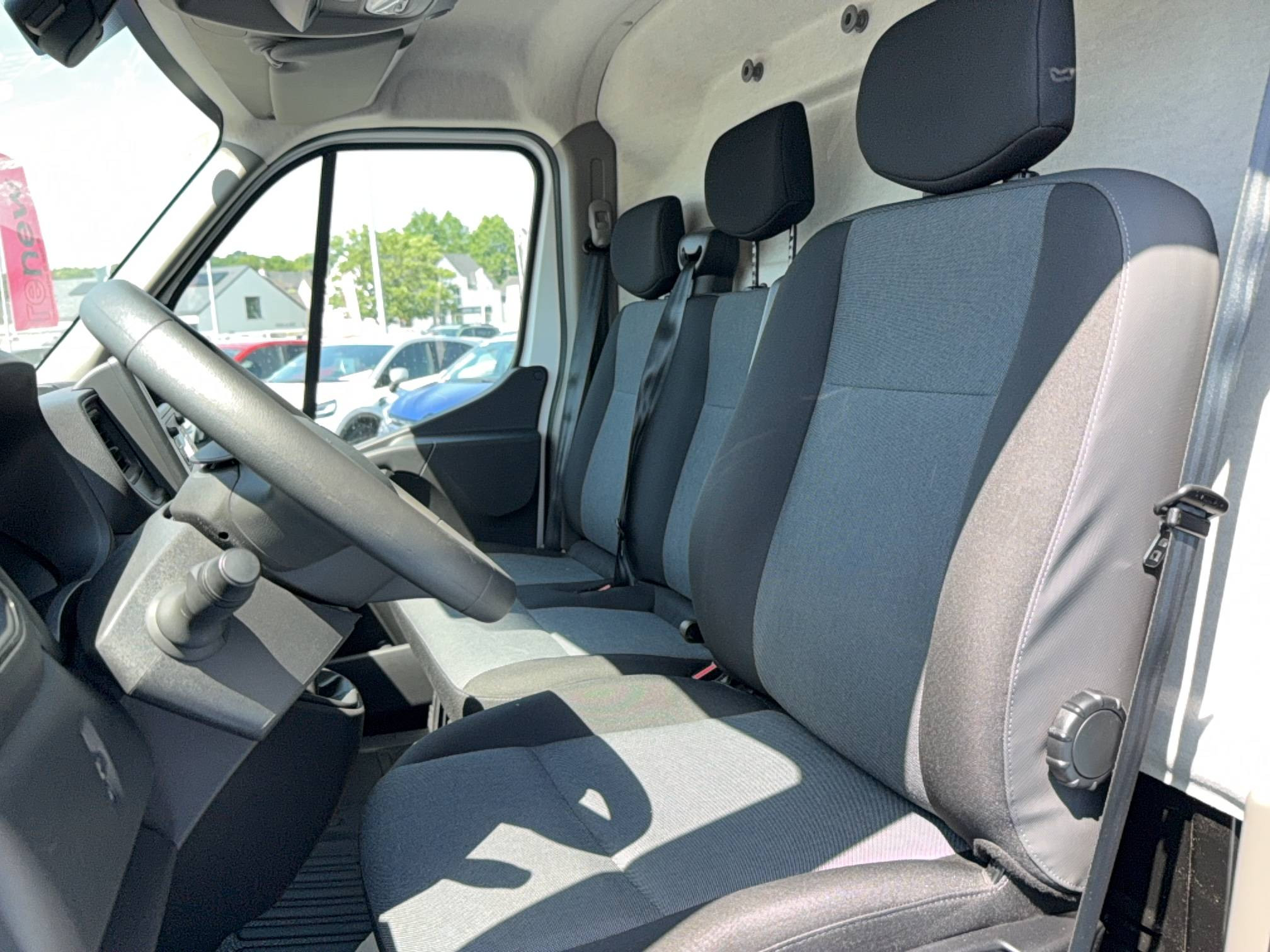 Vente en ligne Renault Master Fourgon MASTER FGN TRAC F3500 L2H2 BLUE DCI 135 au prix de 26 790 €