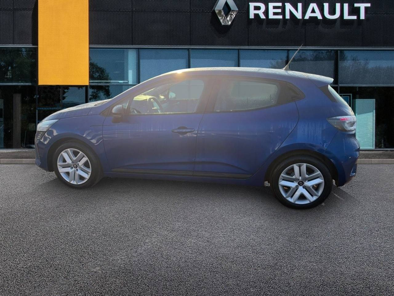Vente en ligne Renault Clio 5 Clio TCe 90 au prix de 15 990 €