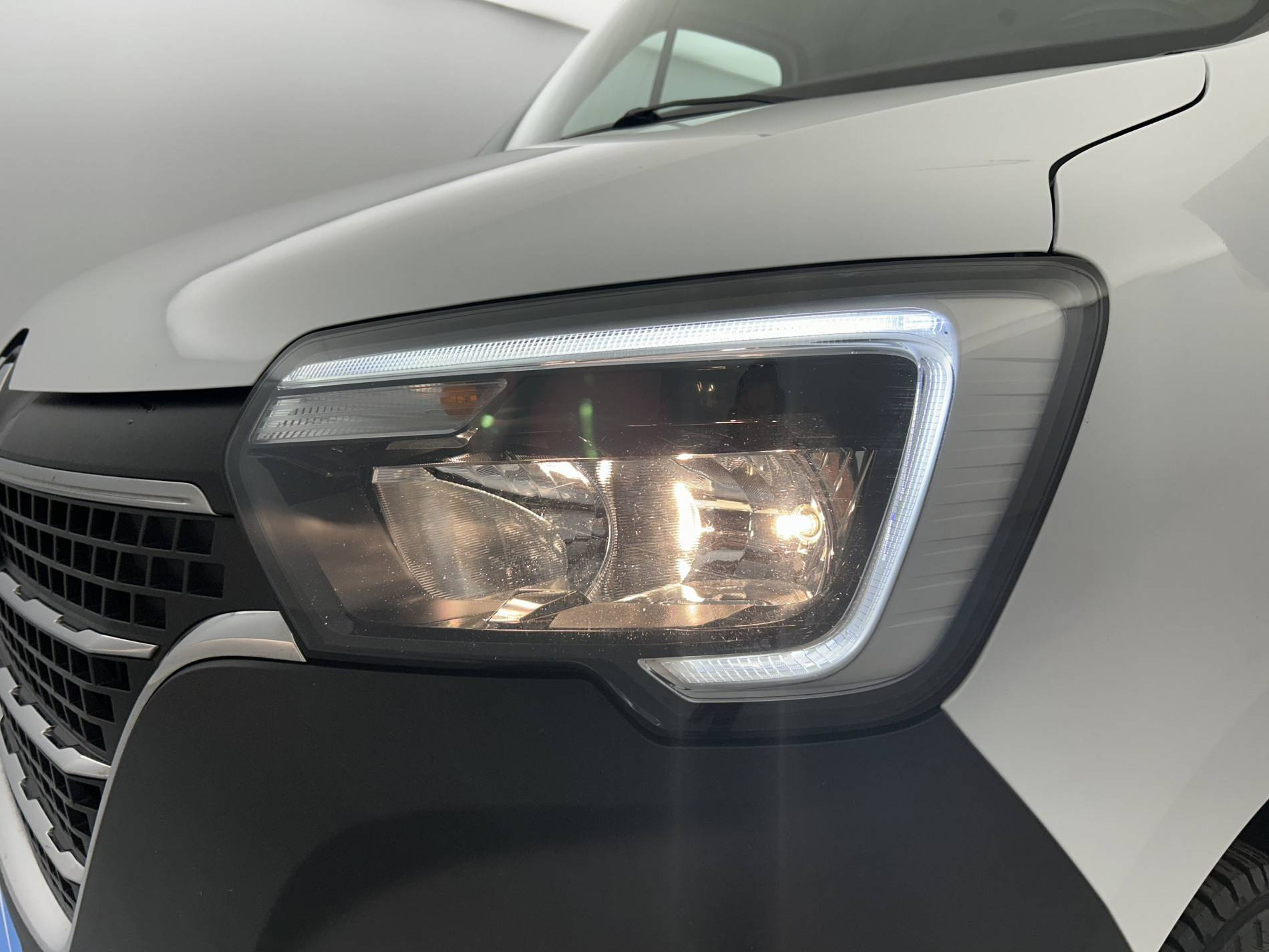 Vente en ligne Renault Master Fourgon MASTER FGN TRAC F3500 L2H2 BLUE DCI 150 au prix de 24 991 €