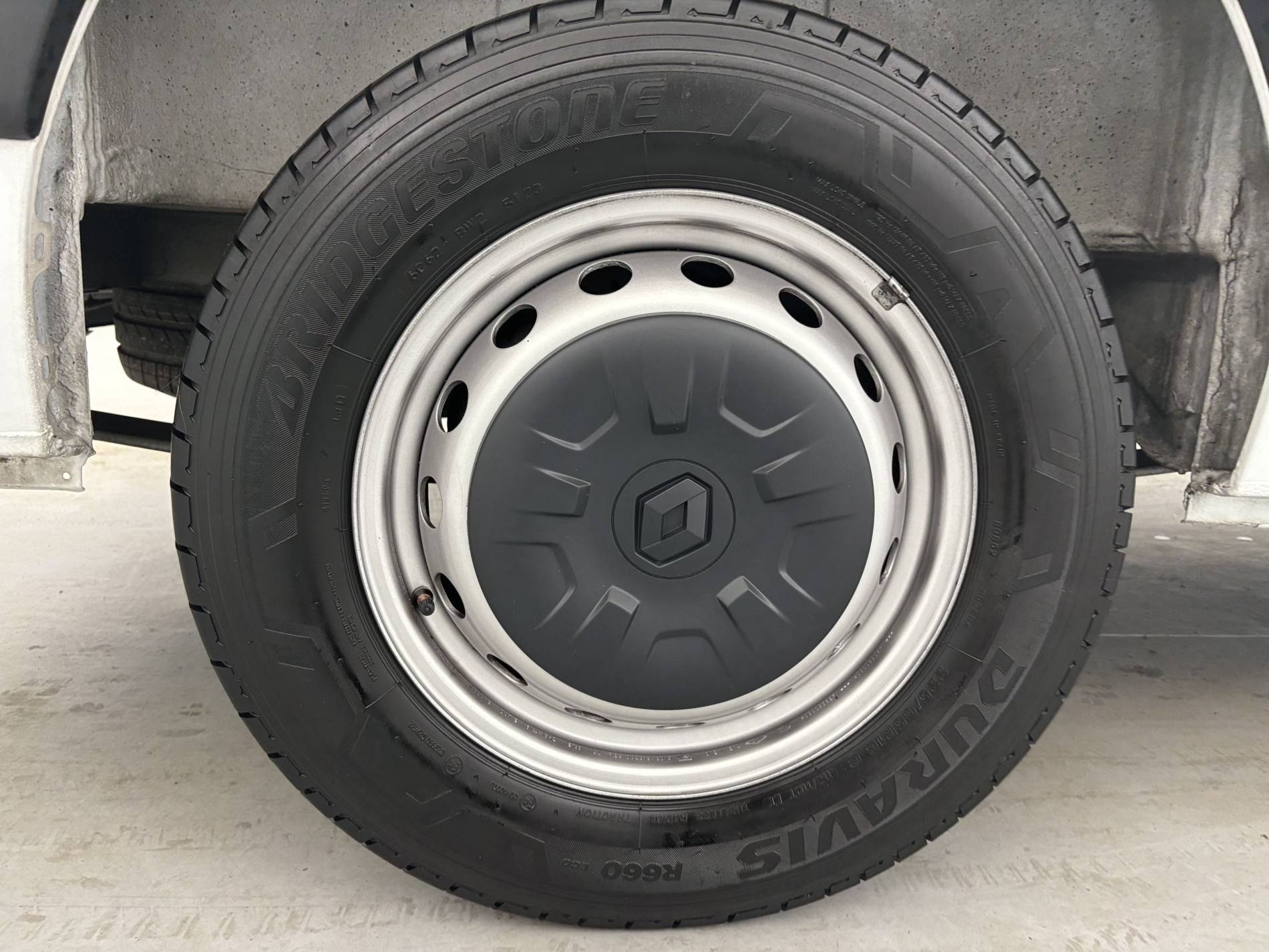 Vente en ligne Renault Master Fourgon MASTER FGN TRAC F3500 L3H3 BLUE DCI 135 au prix de 28 500 €