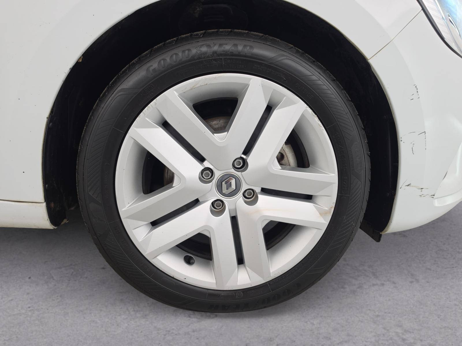 Vente en ligne Renault Clio 5 Clio E-Tech 140 au prix de 13 990 €