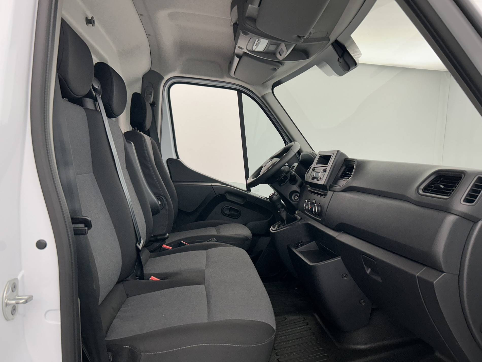 Vente en ligne Renault Master Fourgon MASTER FGN TRAC F3500 L3H3 BLUE DCI 135 au prix de 29 990 €