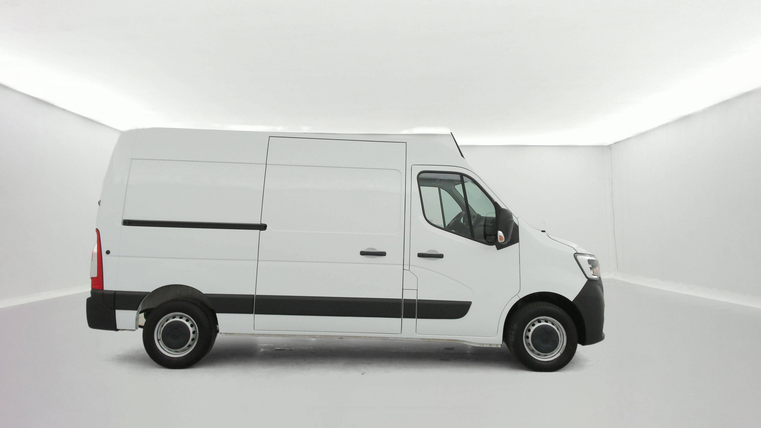 Vente en ligne Renault Master Fourgon MASTER FGN TRAC F3500 L2H2 BLUE DCI 135 au prix de 27 990 €