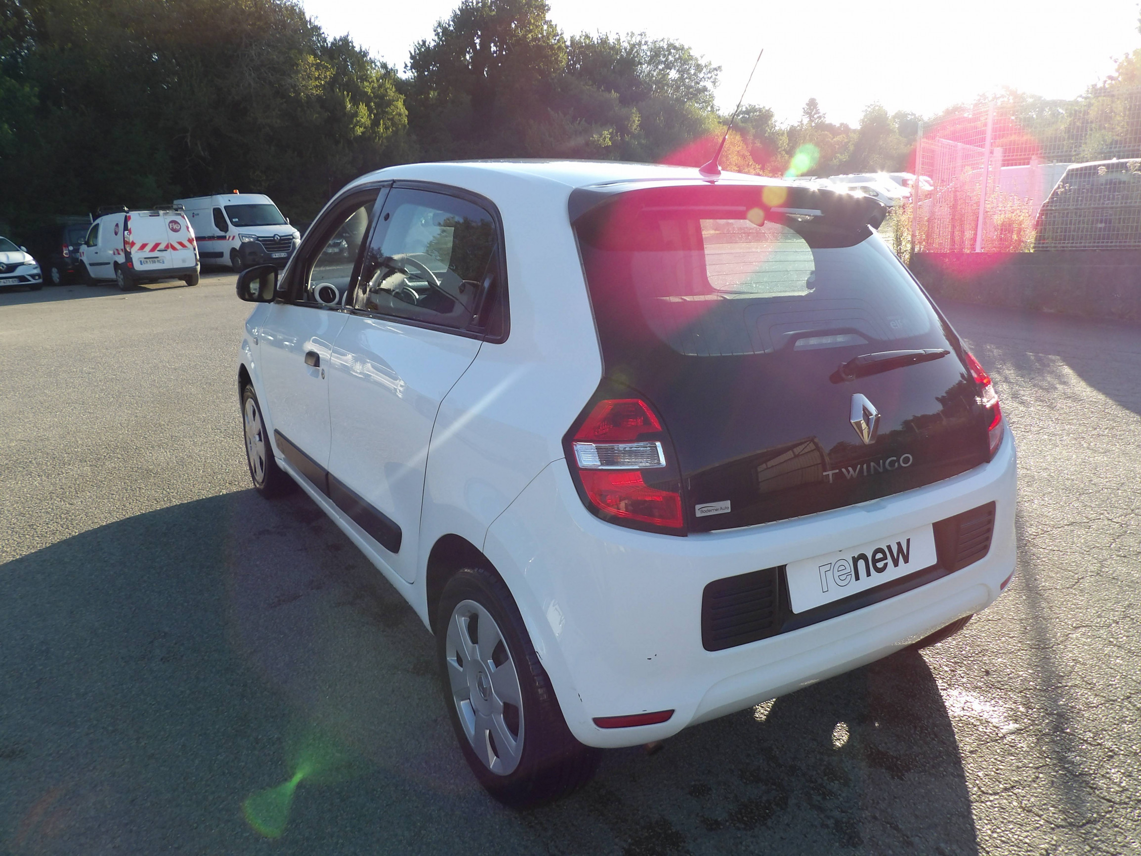 Vente en ligne Renault Twingo 3  1.0 SCe 70 E6C au prix de 7 499 €
