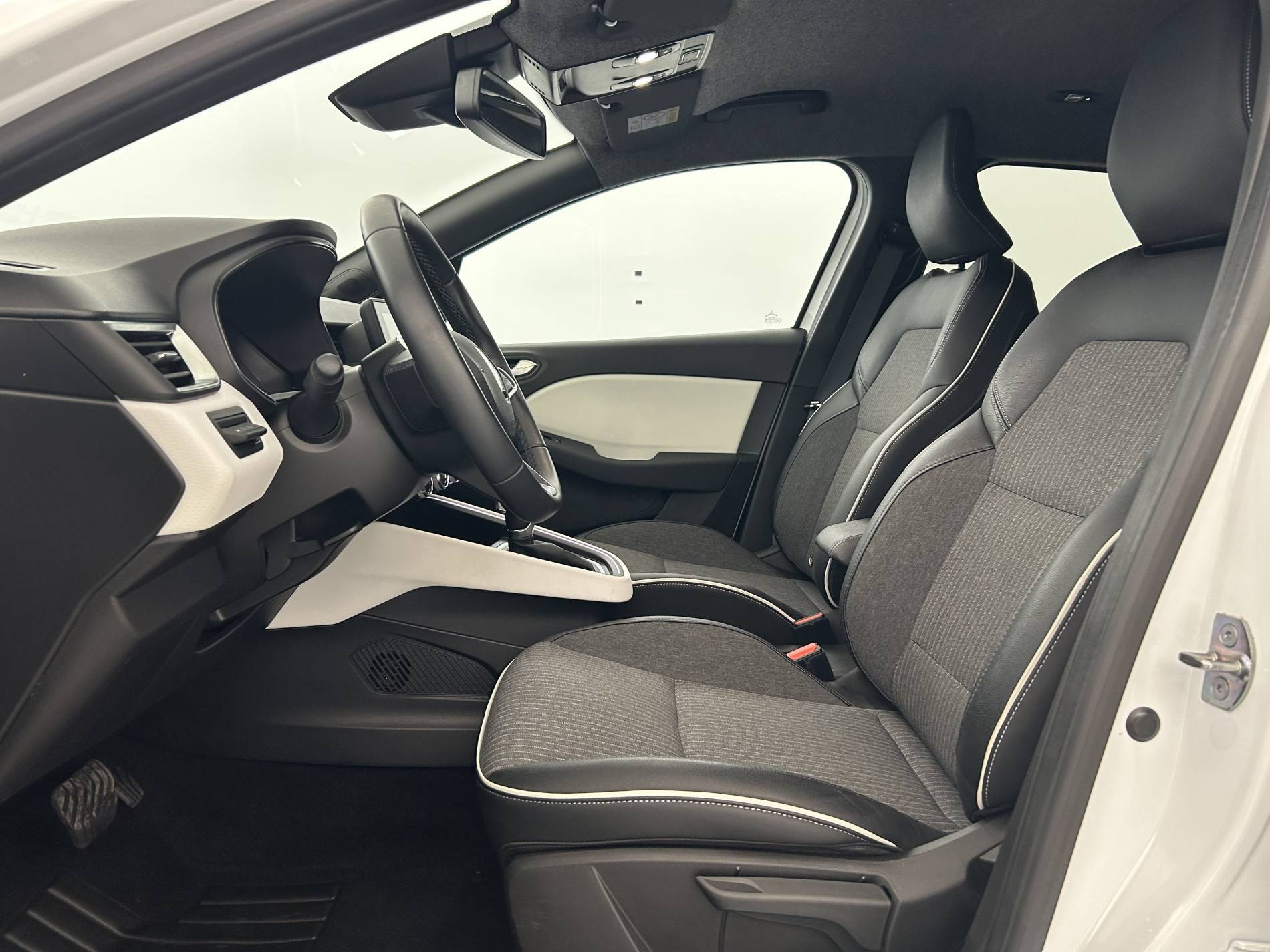 Vente en ligne Renault Clio 5 Clio E-Tech full hybrid 145 au prix de 16 990 €