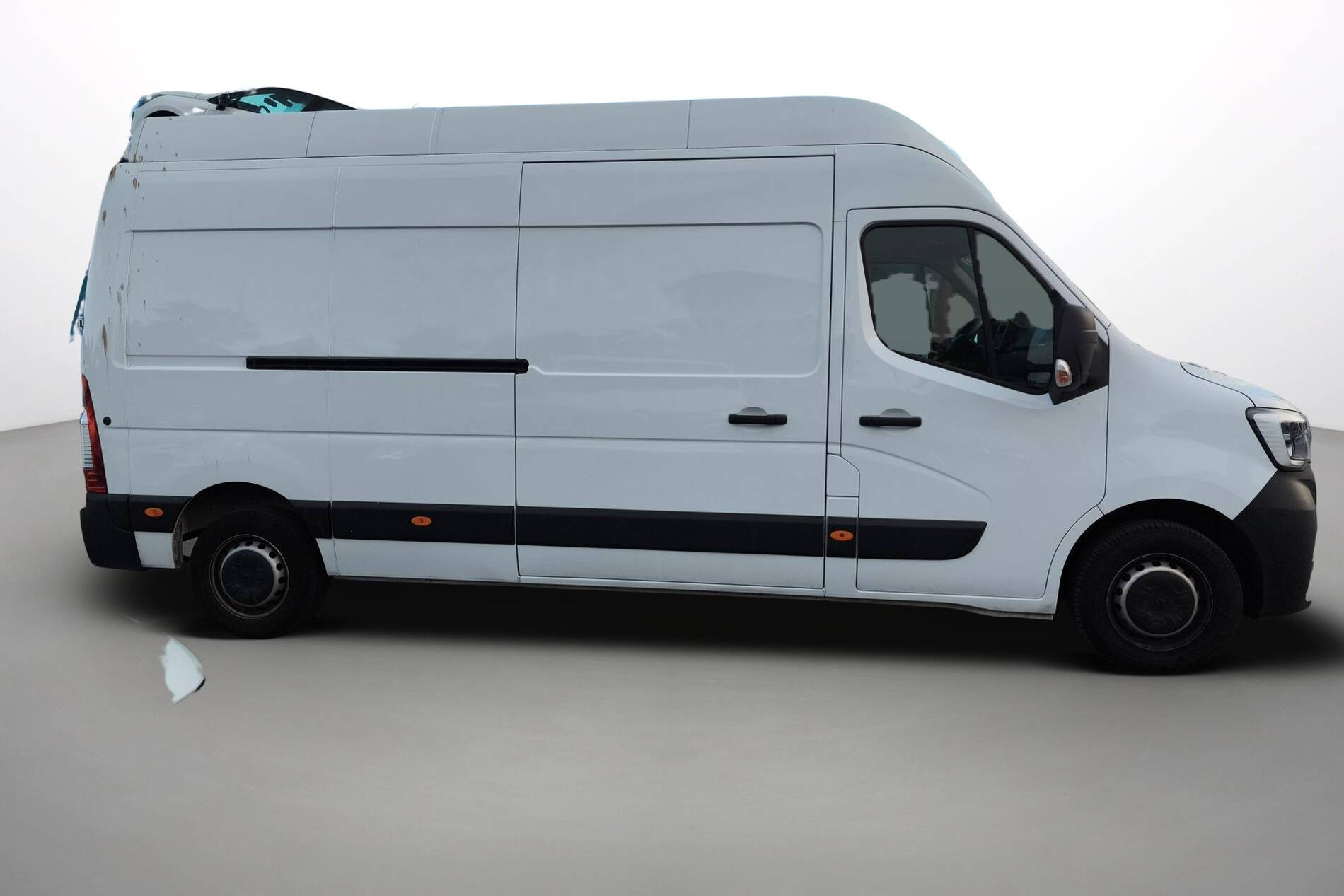 Vente en ligne Renault Master Fourgon MASTER FGN TRAC F3500 L3H3 BLUE DCI 135 au prix de 32 390 €