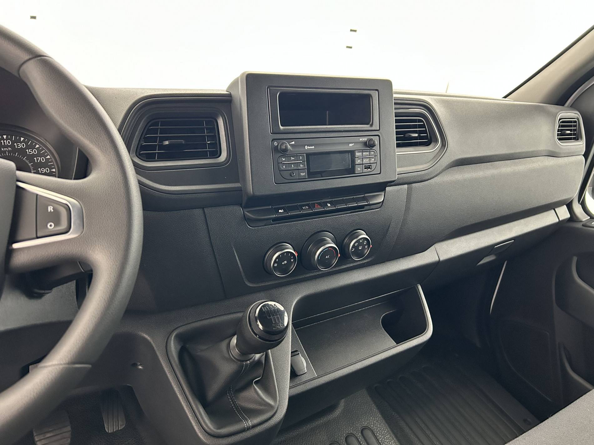 Vente en ligne Renault Master Fourgon MASTER FGN TRAC F3500 L3H3 BLUE DCI 135 au prix de 28 490 €