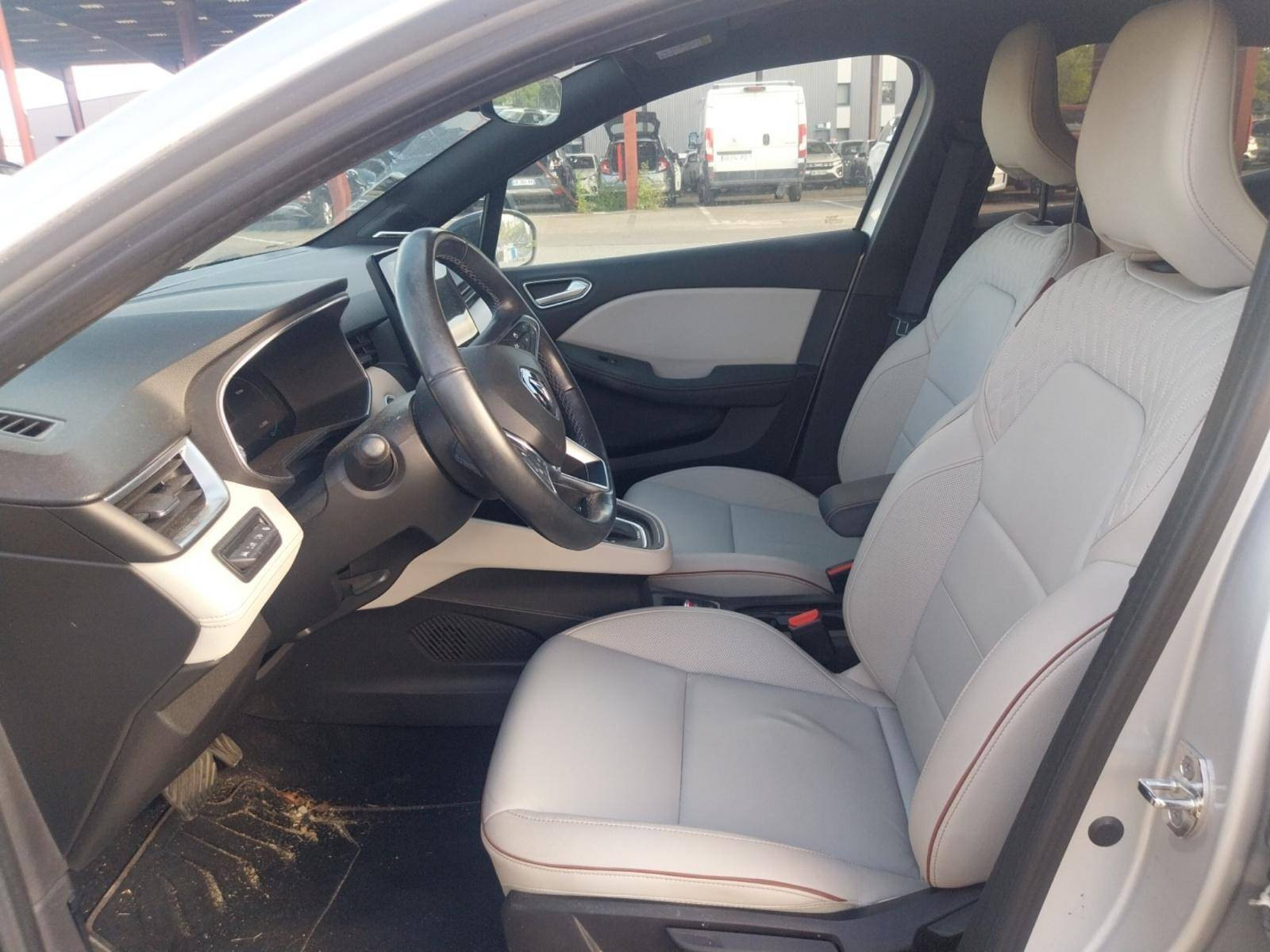 Vente en ligne Renault Clio 5 Clio E-Tech 140 - 21N au prix de 19 570 €