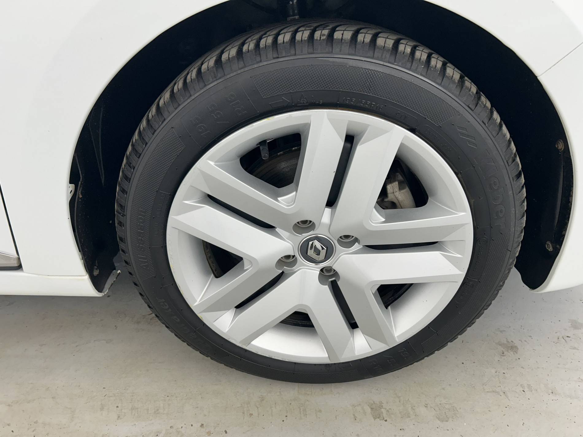 Vente en ligne Renault Clio 5 Clio E-Tech 140 - 21N au prix de 13 991 €