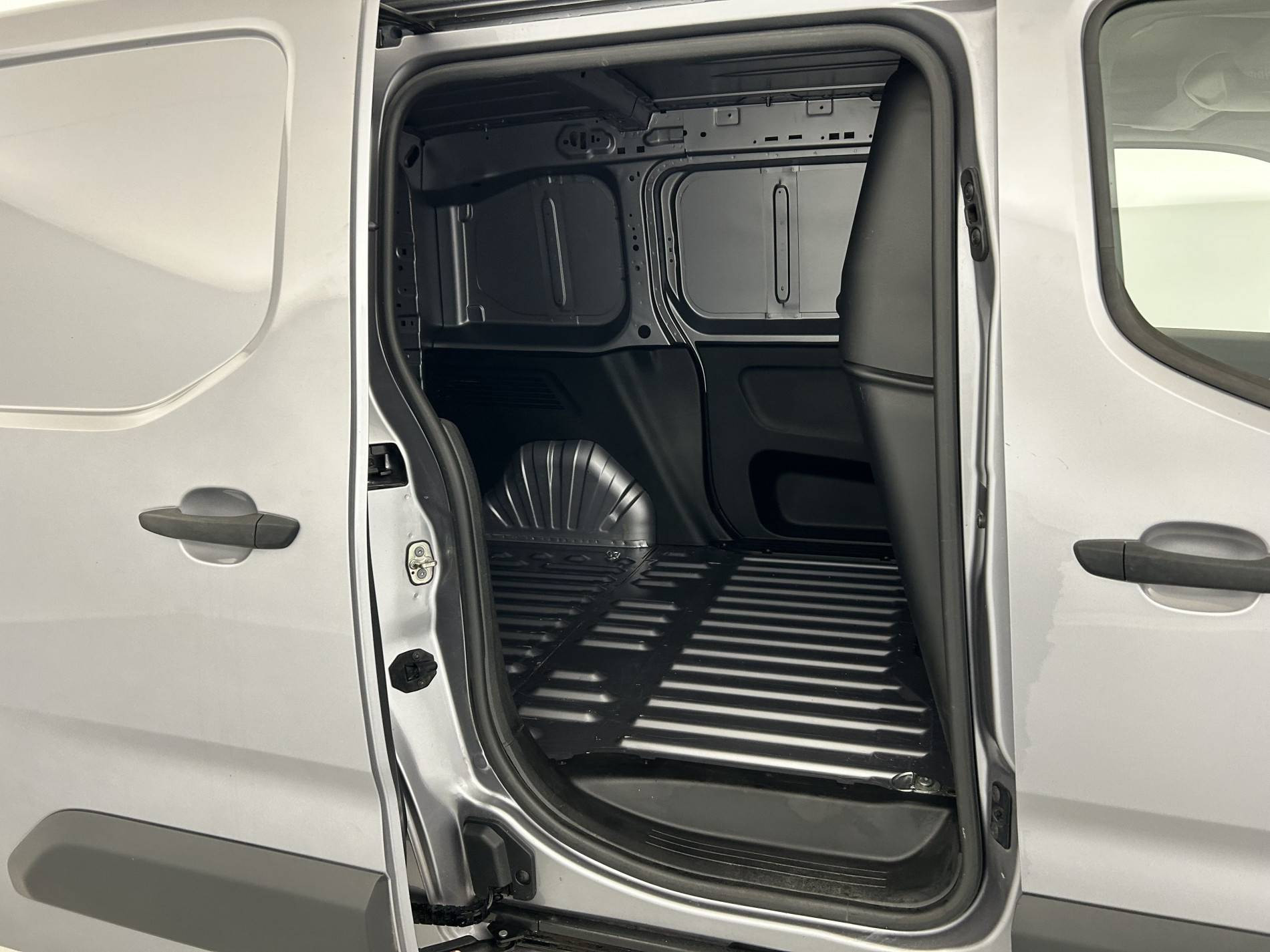 Vente en ligne Peugeot Partner Fourgon  STANDARD 650 KG BLUEHDI 100 S&S BVM5 au prix de 11 790 €